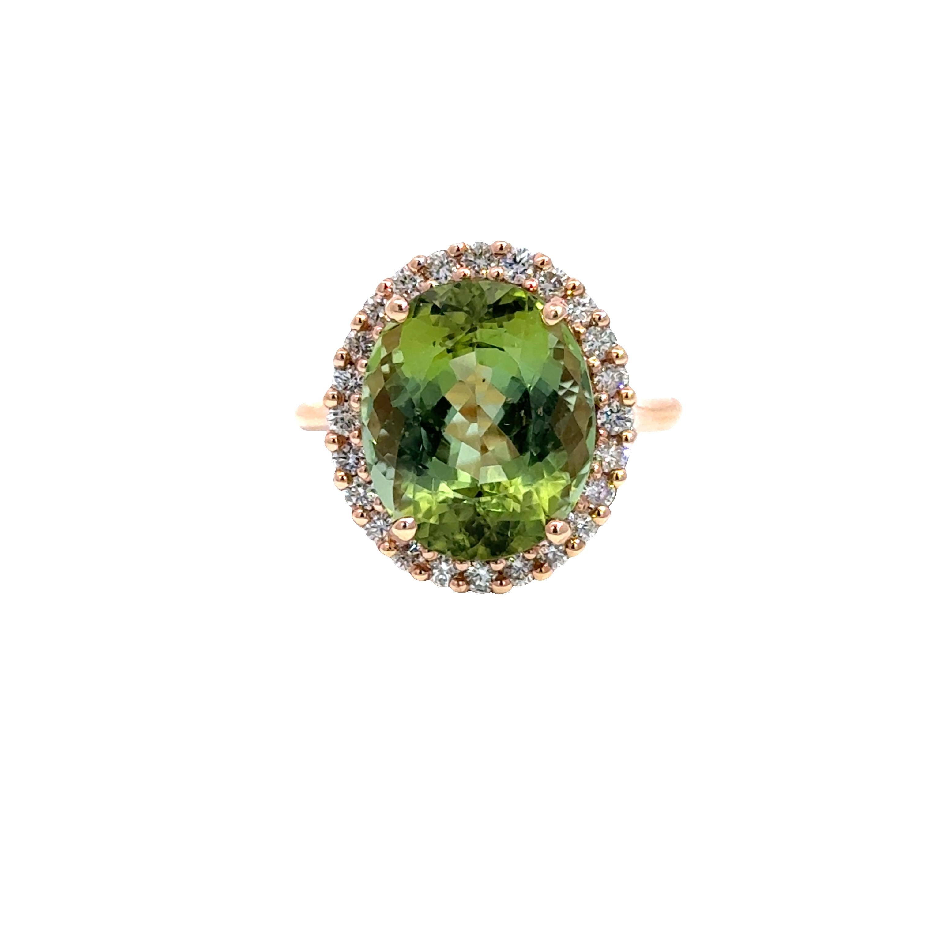 Anello aureola in oro rosa 14K con granato verde e diamanti - 8,01 carati in vendita 1