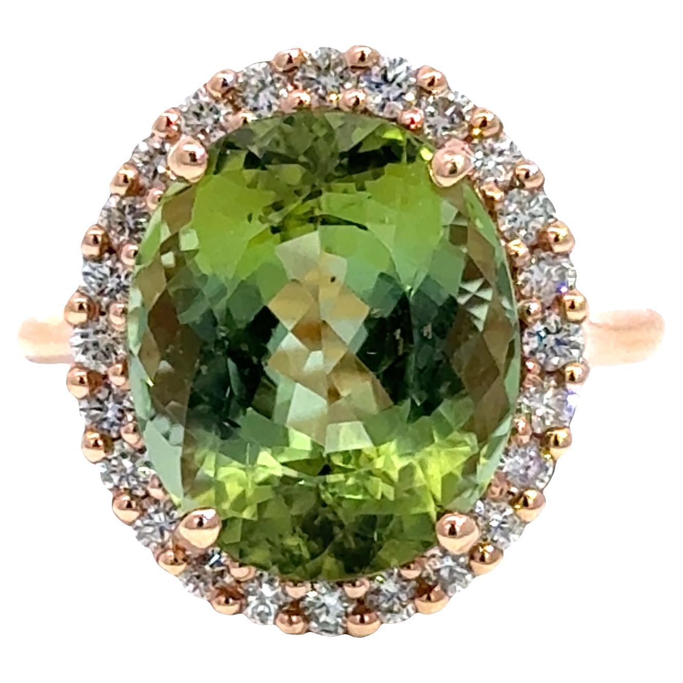 Anello aureola in oro rosa 14K con granato verde e diamanti - 8,01 carati in vendita