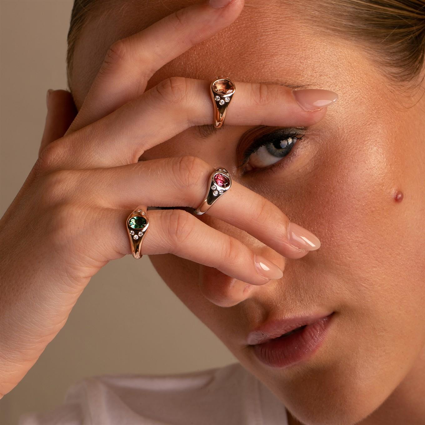 Contemporaneo 14k Rose Gold Morganite and Diamond Pinky Signet Ring in vendita