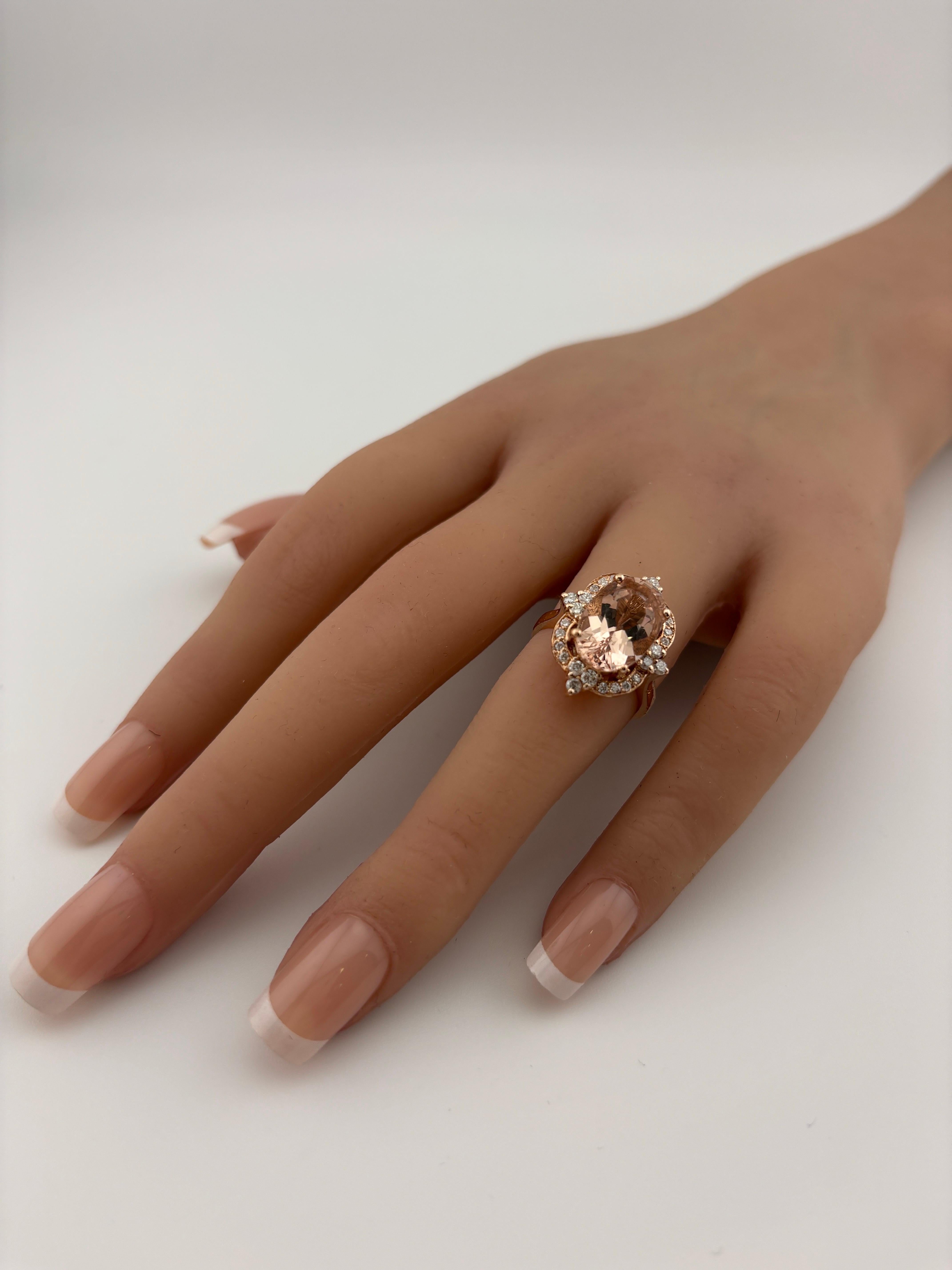 Anello in oro rosa 14k con morganite e diamanti in vendita 6