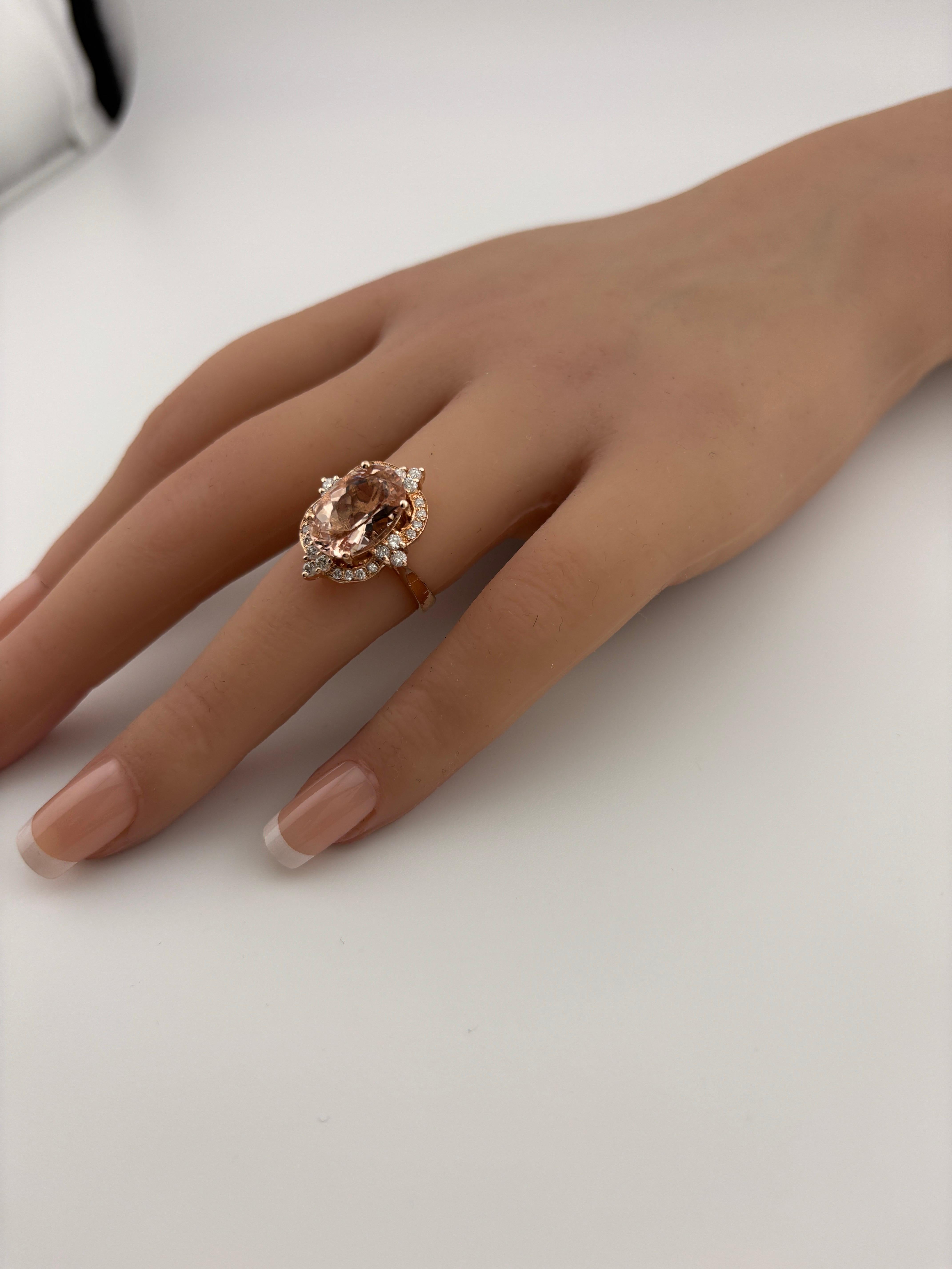 Anello in oro rosa 14k con morganite e diamanti in vendita 8