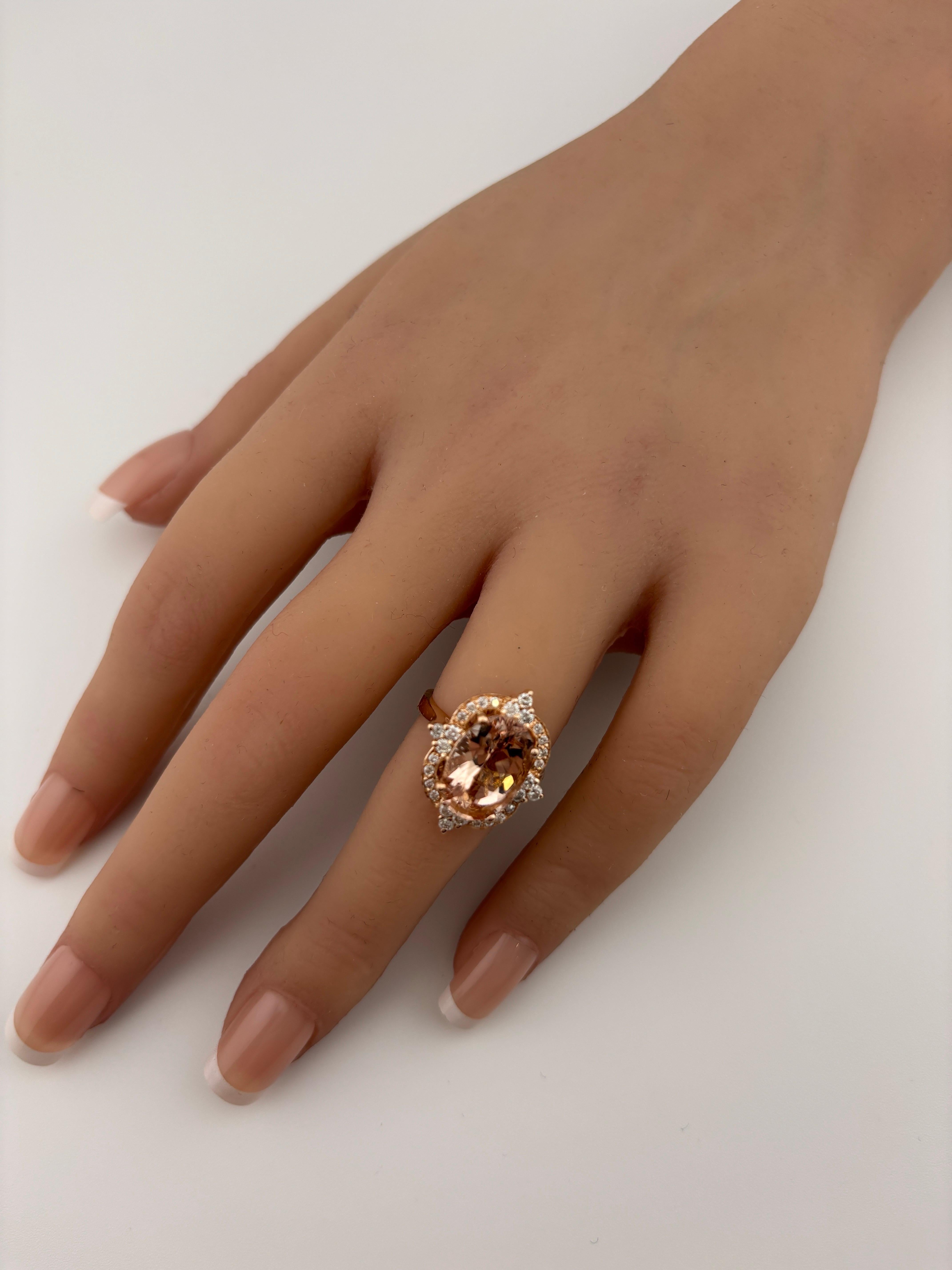 Anello in oro rosa 14k con morganite e diamanti in vendita 9