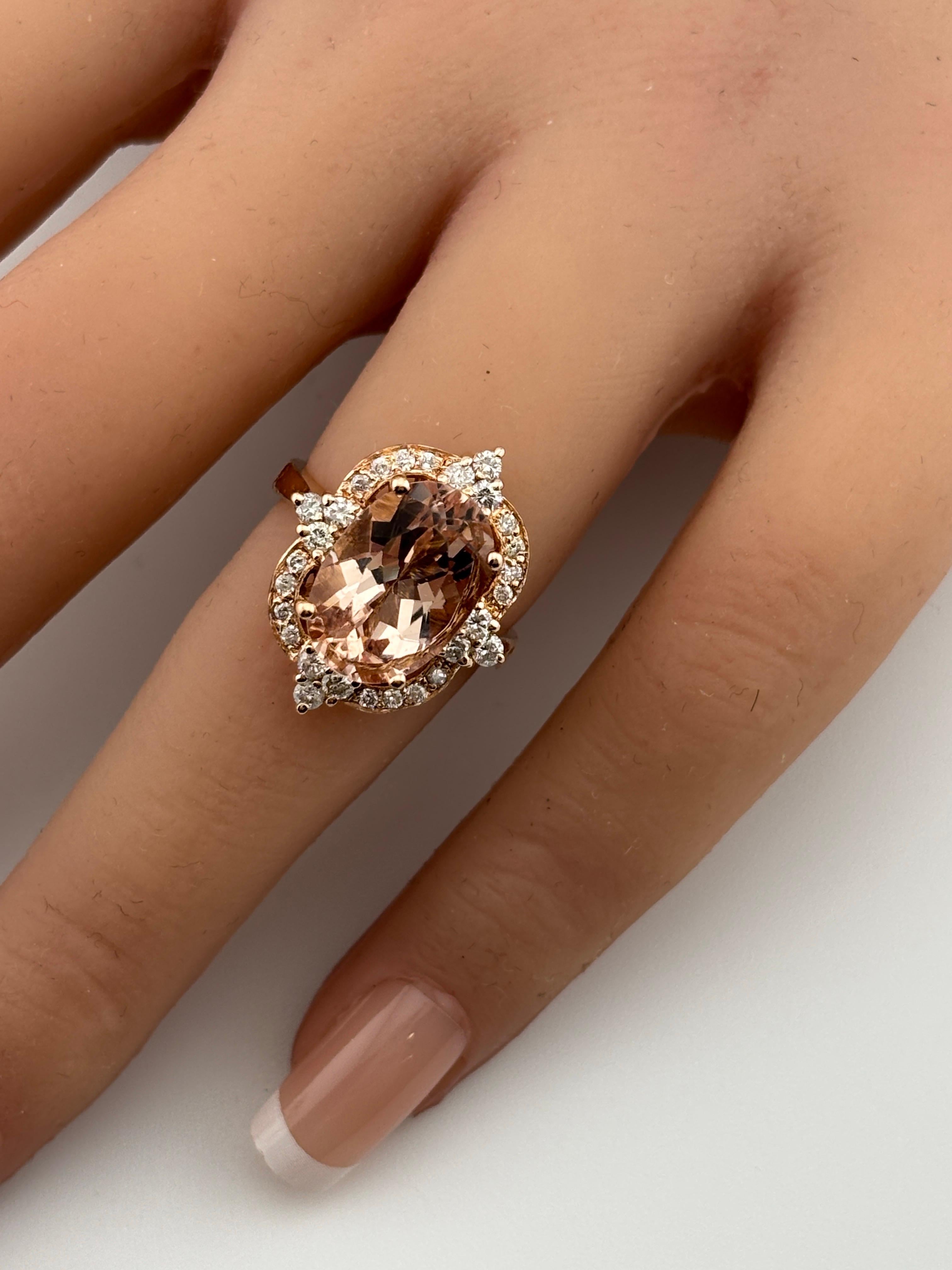 Anello in oro rosa 14k con morganite e diamanti in vendita 11