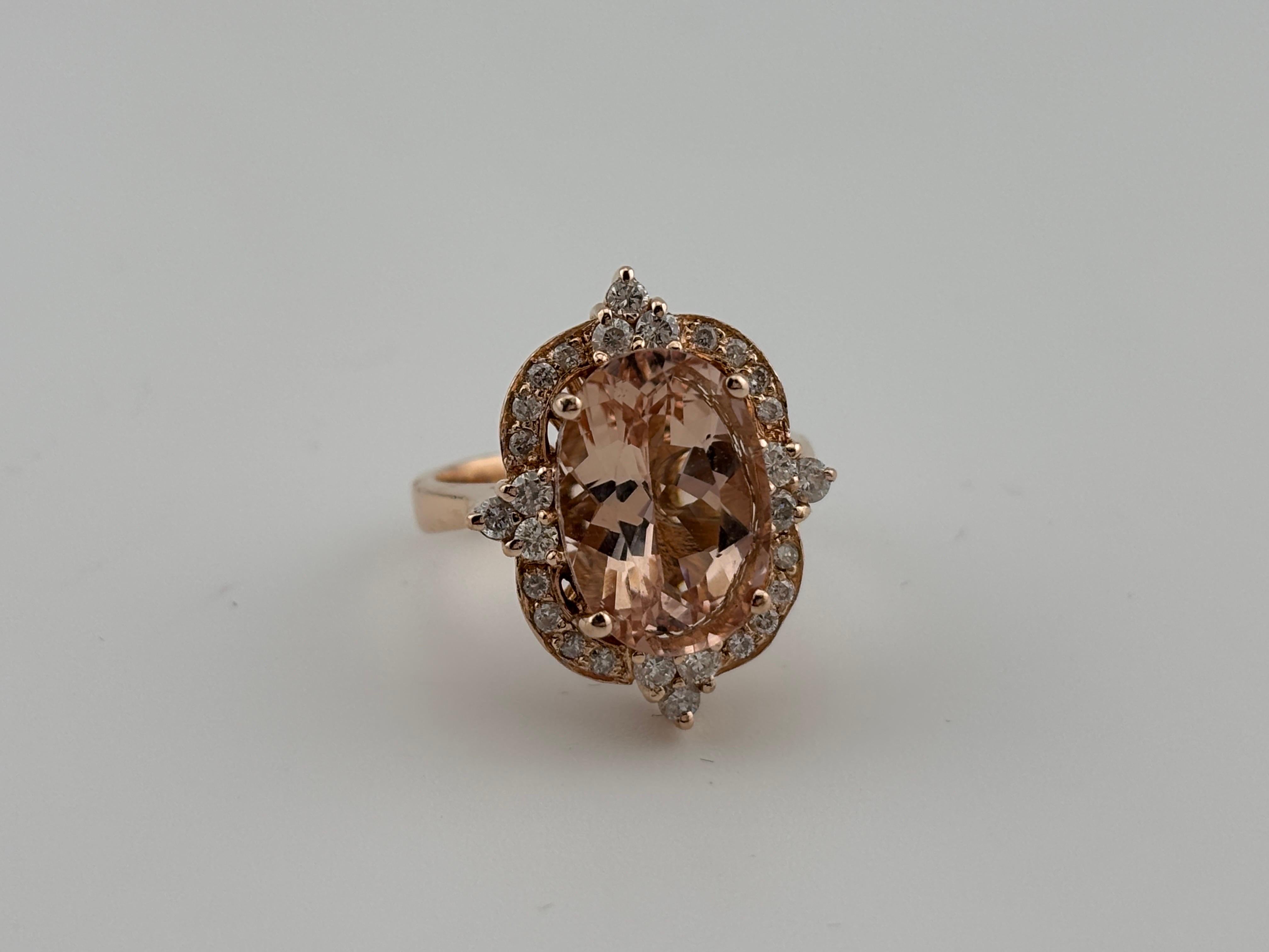 Anello in oro rosa 14k con morganite e diamanti In condizioni buone in vendita a Bernardsville, NJ