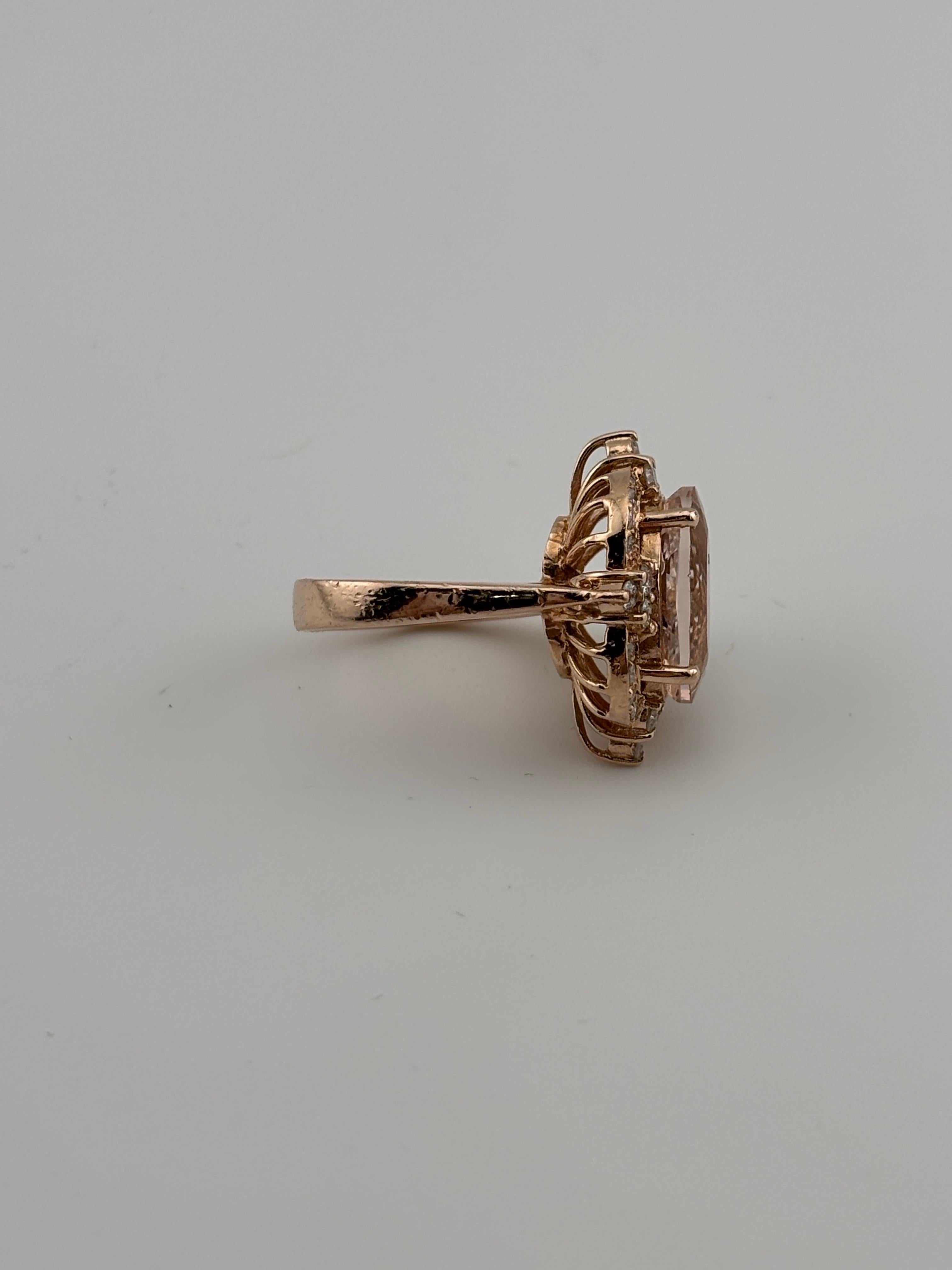 Anello in oro rosa 14k con morganite e diamanti in vendita 1