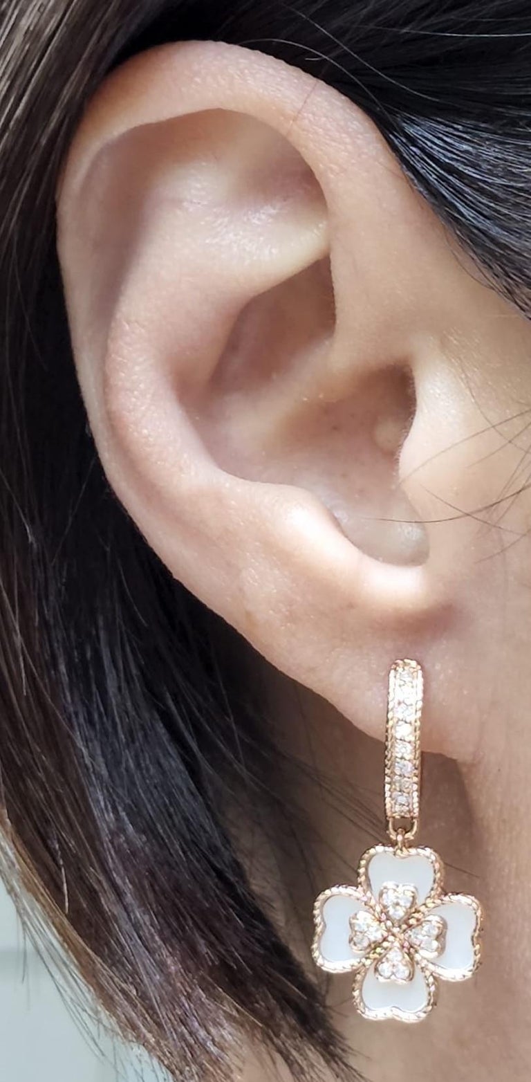CLOVER MEDIUM WHITE MOP PINK GODL EARRINGS