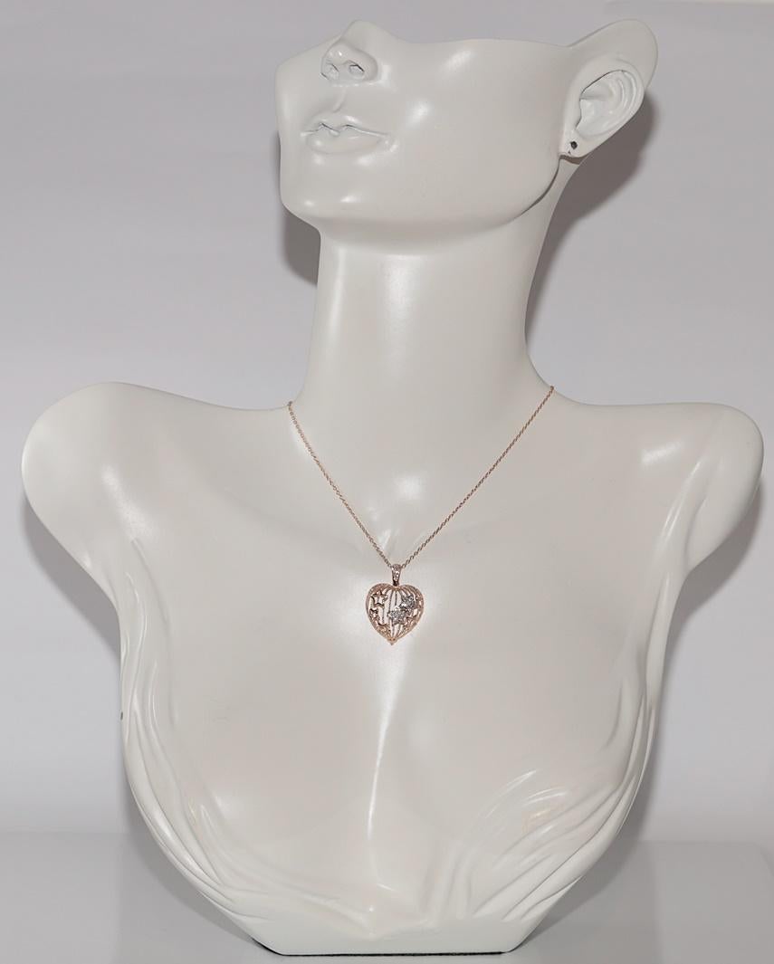 In very good condition.
Total weight is 4.2 grams.
Totally is diamond 0.32 ct.
The diamond is has I color and vs clarity.
Total lenght is chain 42 cm.
Please contact for any questions.