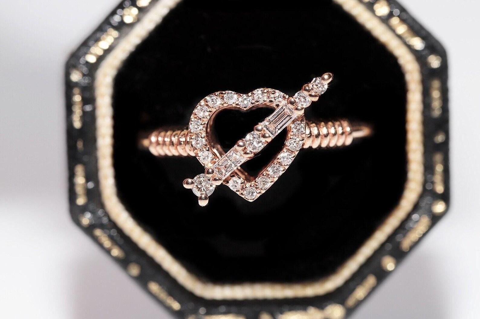 14k Roségold Natürlicher Diamant Derorated Heart Arrow Design Ring im Angebot 5