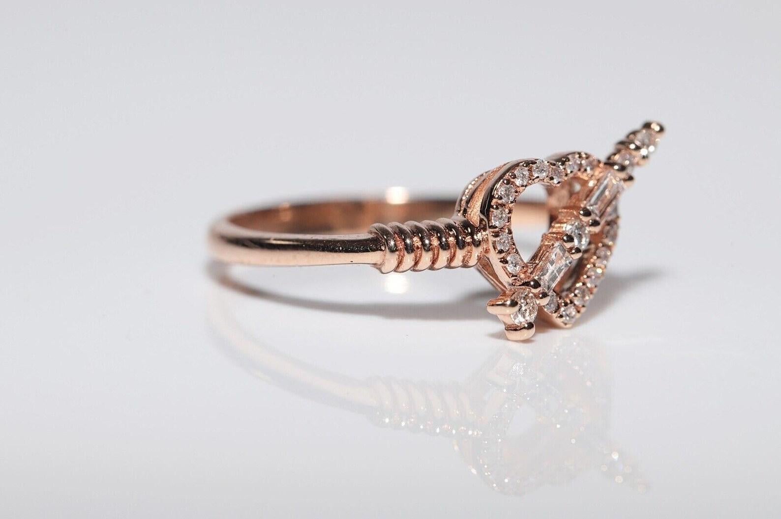 14k Roségold Natürlicher Diamant Derorated Heart Arrow Design Ring im Angebot 3