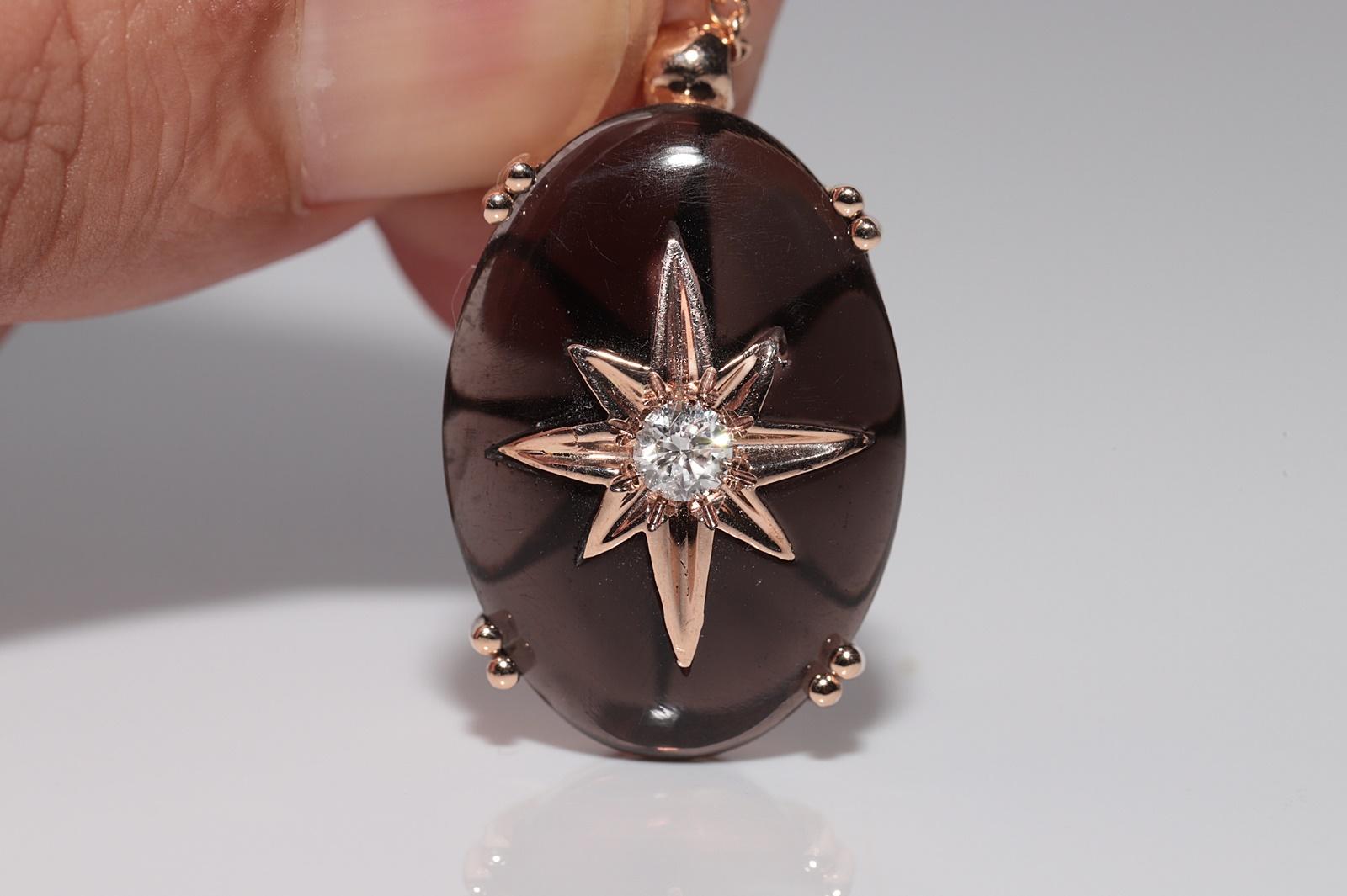 Collana con ciondolo decorato con diamanti naturali e topazi, realizzata a mano in oro rosa 14k. in vendita 4