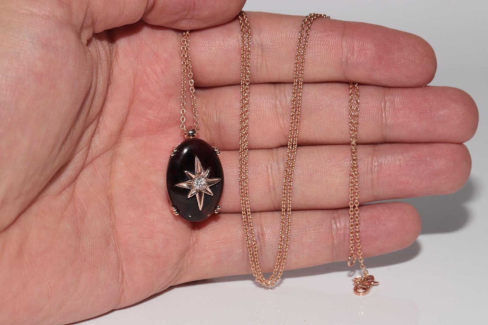 Collana con ciondolo decorato con diamanti naturali e topazi, realizzata a mano in oro rosa 14k. in vendita 5