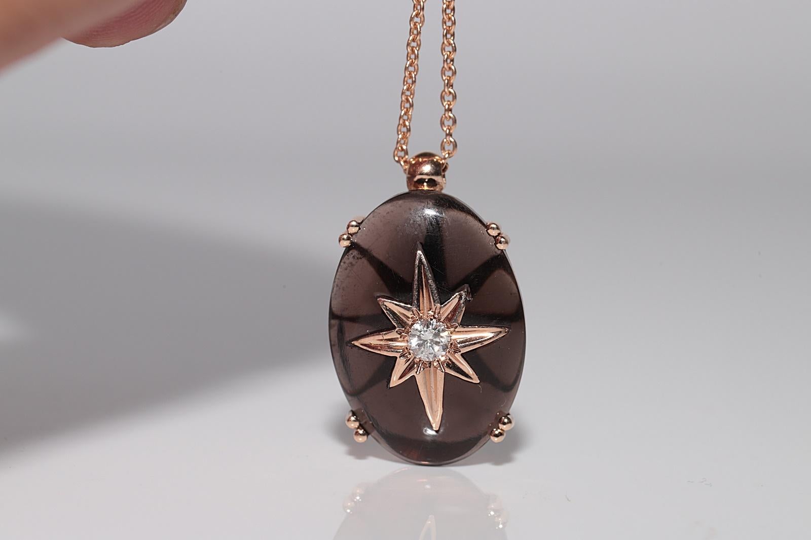 Collana con ciondolo decorato con diamanti naturali e topazi, realizzata a mano in oro rosa 14k. in vendita 3