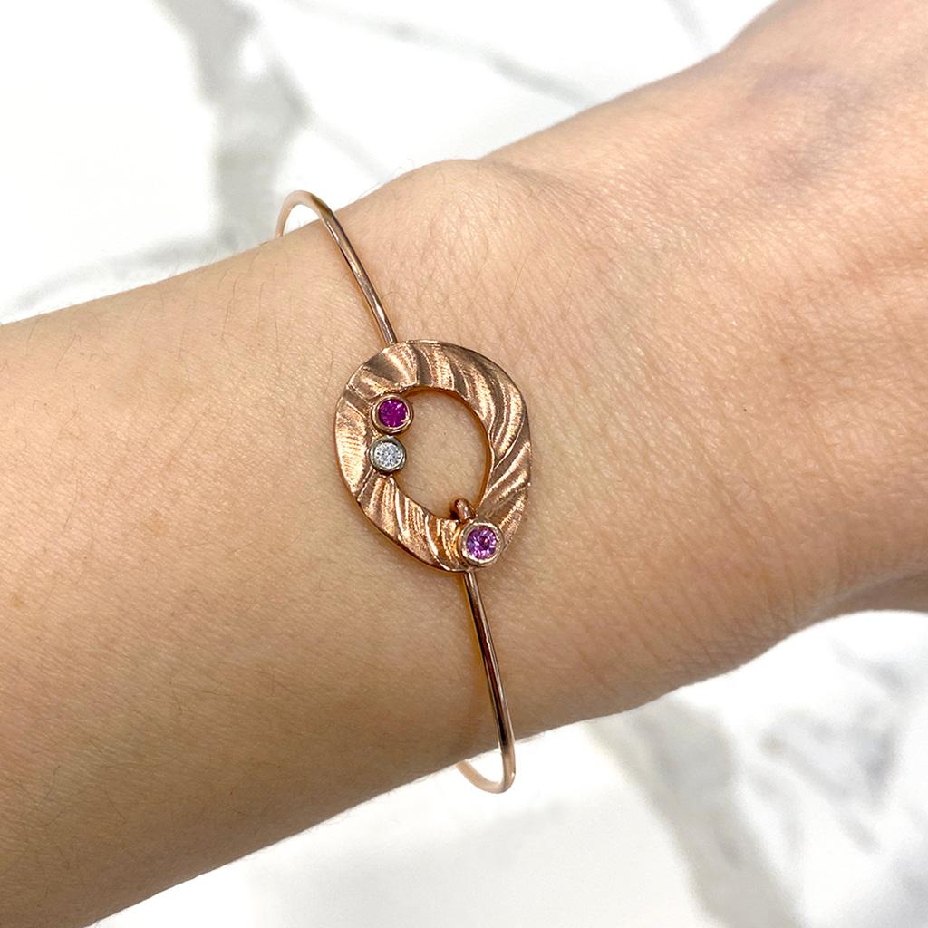 Contemporary 14k Rose Gold Open Pebble Bracelet with Sapphires and Diamond Accents, Size L For Sale