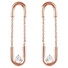 Boucles d'oreilles en or rose 14K avec diamants en forme de trombone.