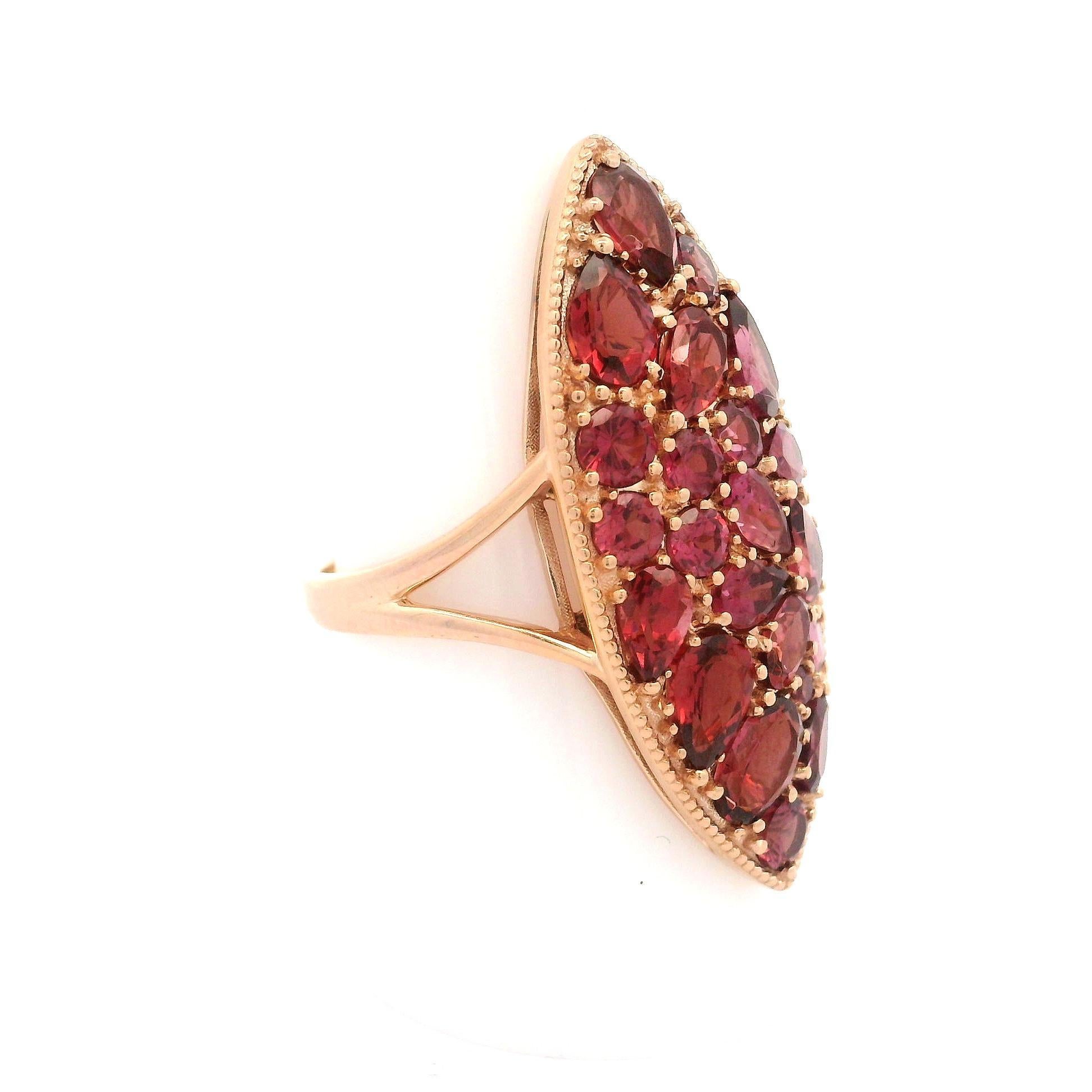 Anello grande in oro rosa 14k con incastonatura di granato a forma di mosaico Navette Marquise in vendita 1