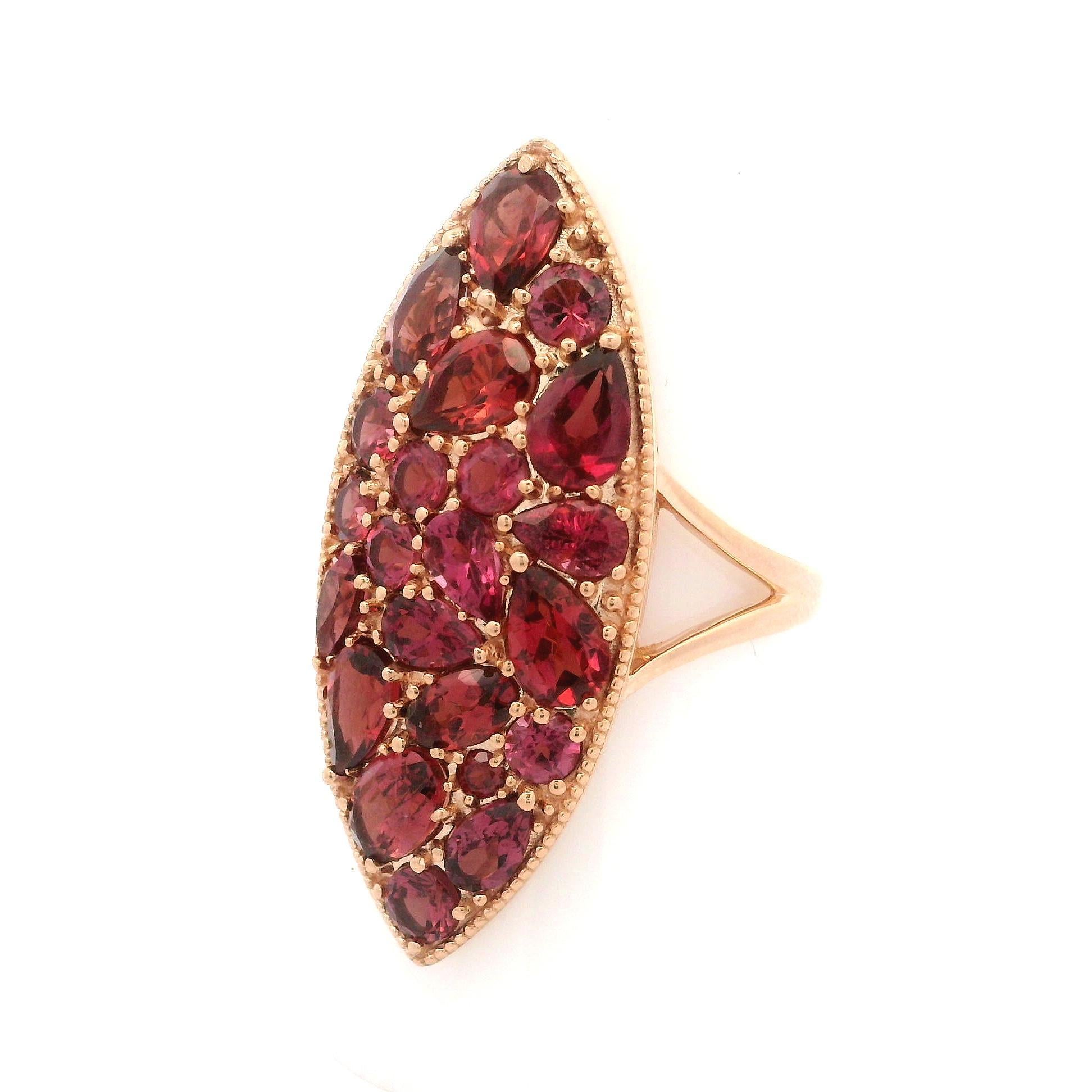 Anello grande in oro rosa 14k con incastonatura di granato a forma di mosaico Navette Marquise in vendita 2