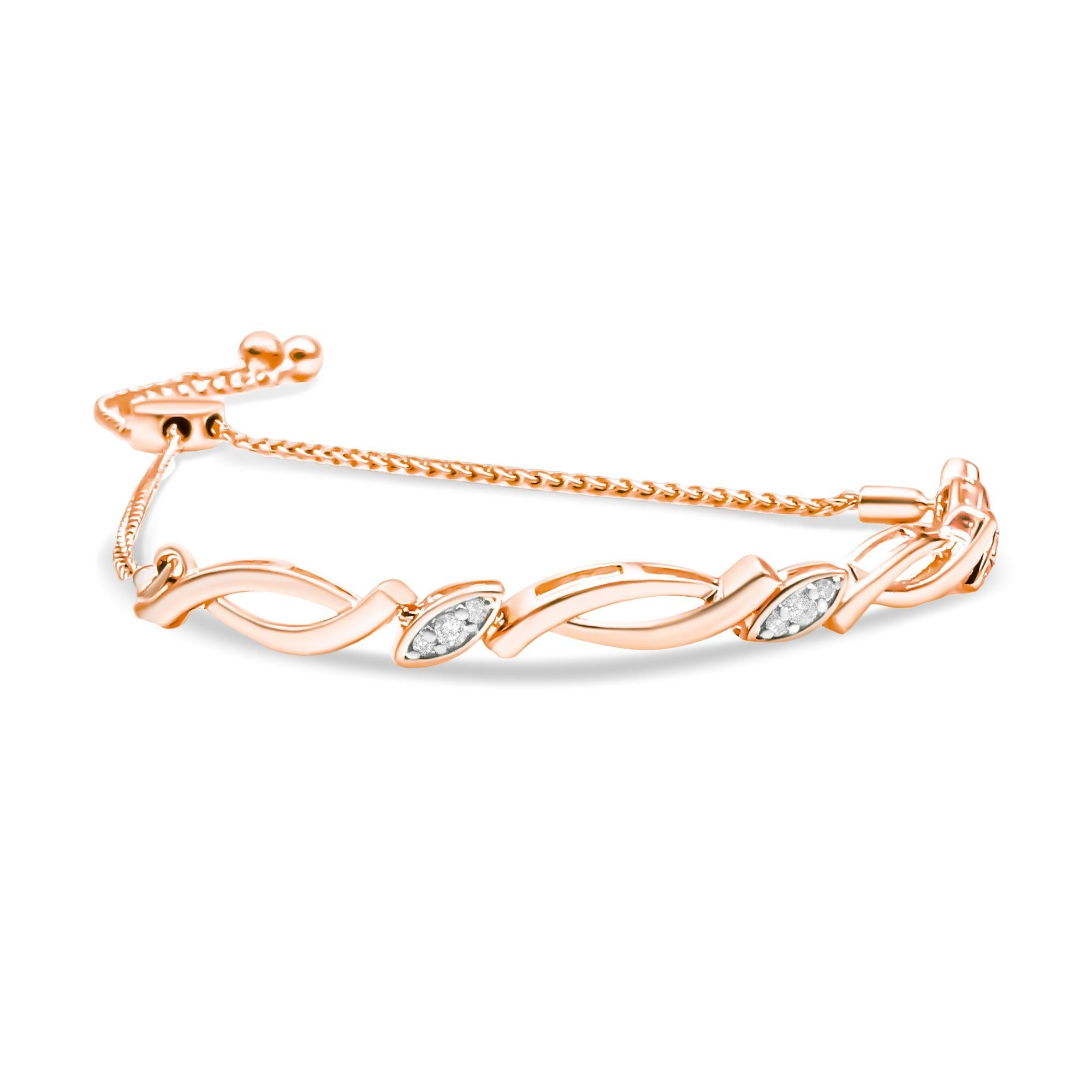 Scopri l'incantevole eleganza dell'oro rosa, graziosamente placcato su argento 925 in questo bracciale ipnotico, dove il fascino dei diamanti naturali risplende con un bagliore etereo. Le maglie alternate finemente lavorate sussurrano storie di