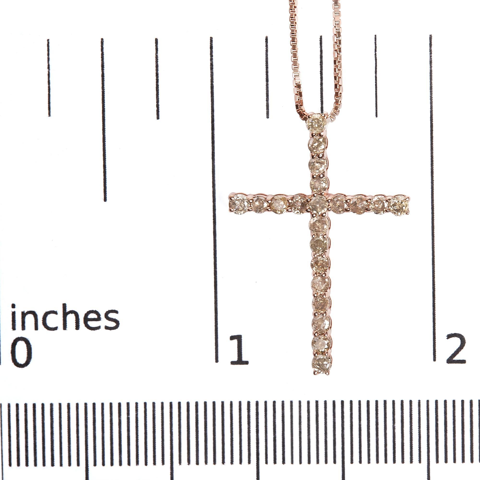 Taglio rotondo Collana con ciondolo a forma di croce in oro rosa 14K placcato in argento sterling da 1,0 carati di diamante in vendita