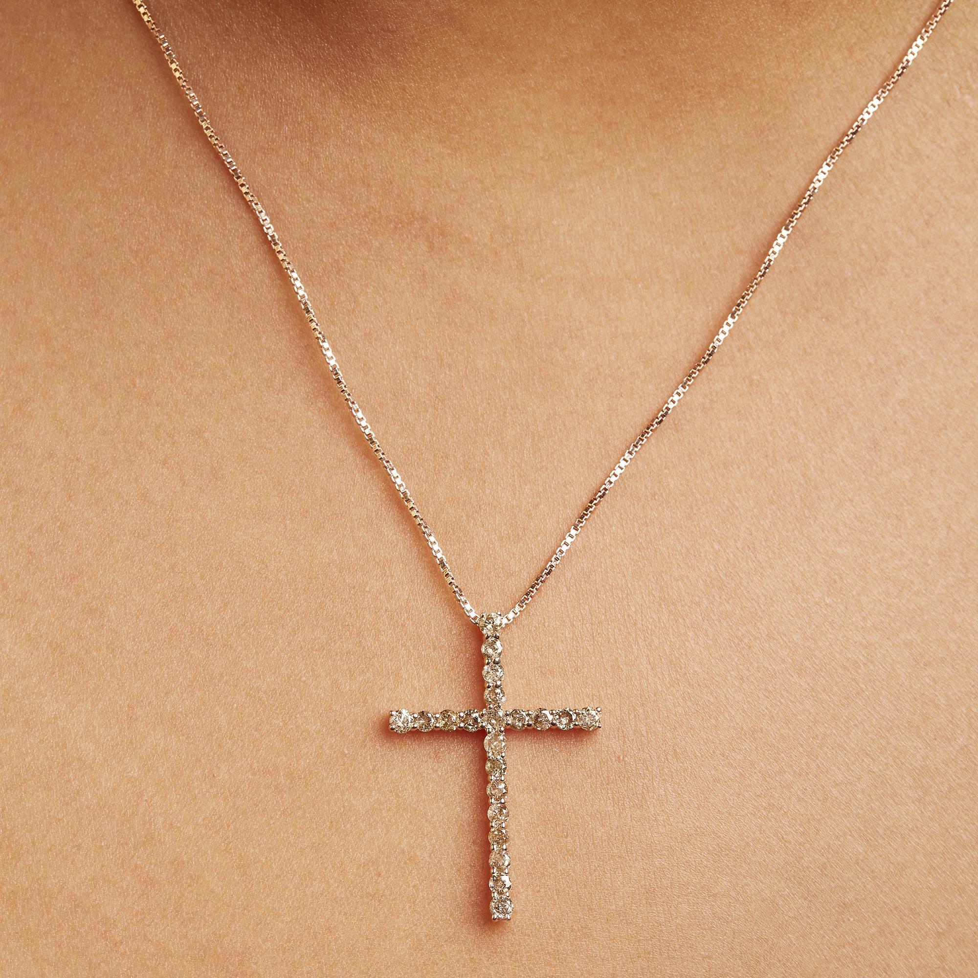 Collana con ciondolo a forma di croce in oro rosa 14K placcato in argento sterling da 1,0 carati di diamante In condizioni Nuovo in vendita a New York, NY