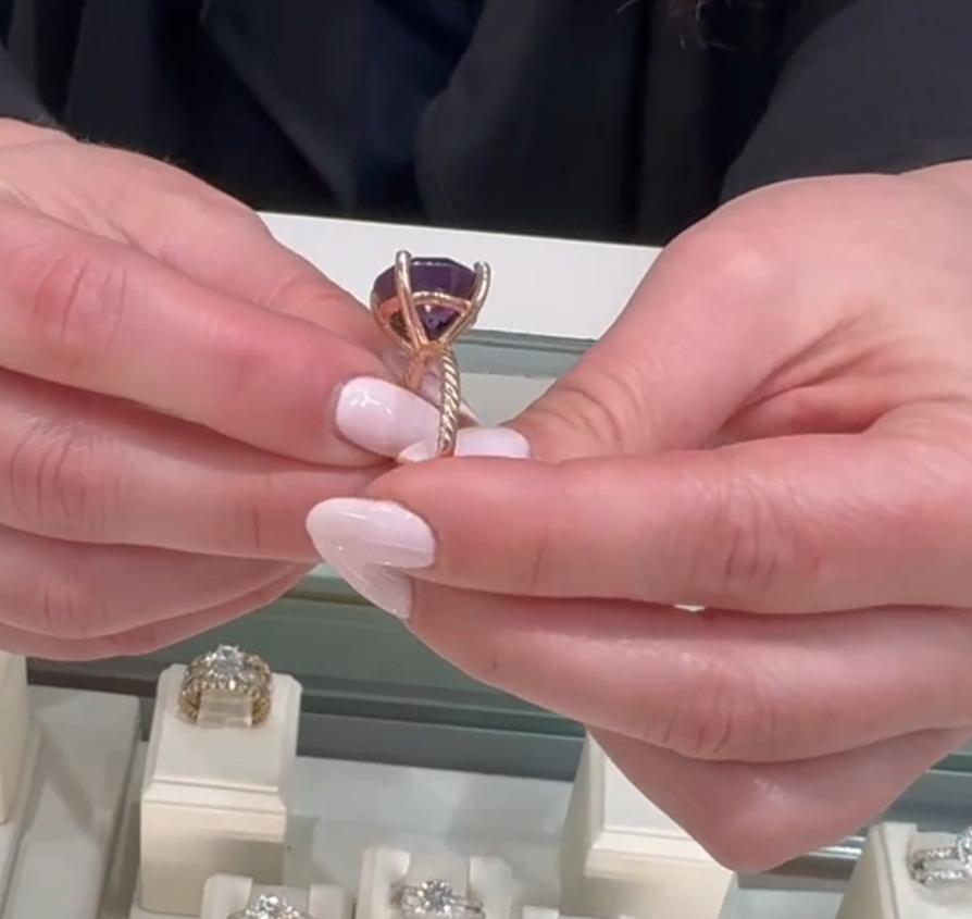 14 Karat Roségold Solitär-Ring im Seilstil mit Amethyst, 10 Karat im Zustand „Neu“ im Angebot in Old Tappan, NJ