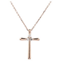 Ciondolo a forma di croce affusolata "Trinity" in oro rosa 14 carati con diamanti a taglio rotondo