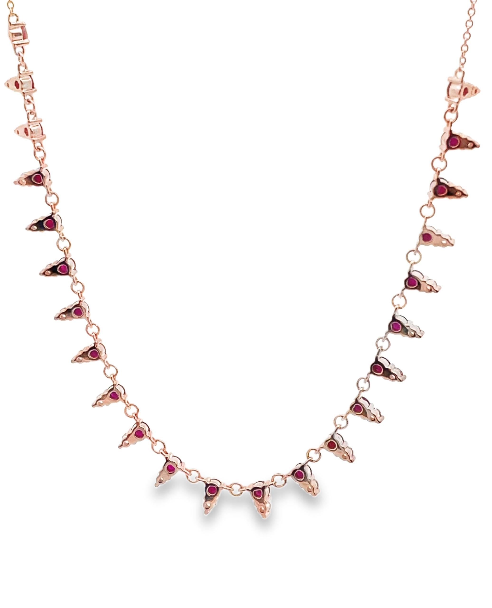 Contemporaneo Collana a strati in oro rosa 14K con rubino rotondo e diamante Riviera in vendita