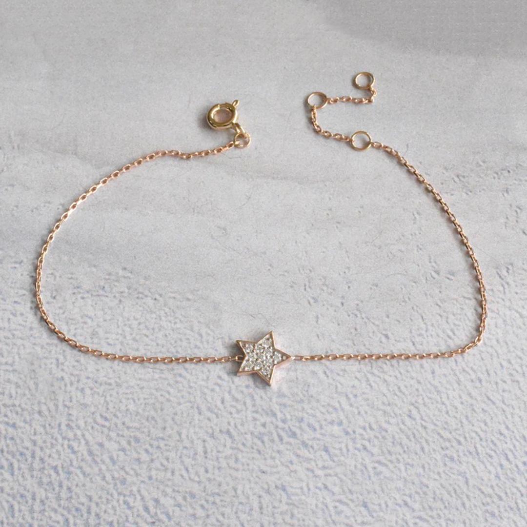 Pulsera de oro de 14 quilates con diamantes Estrella de David Pulsera con dije de estrella diminuta Corte redondo en venta
