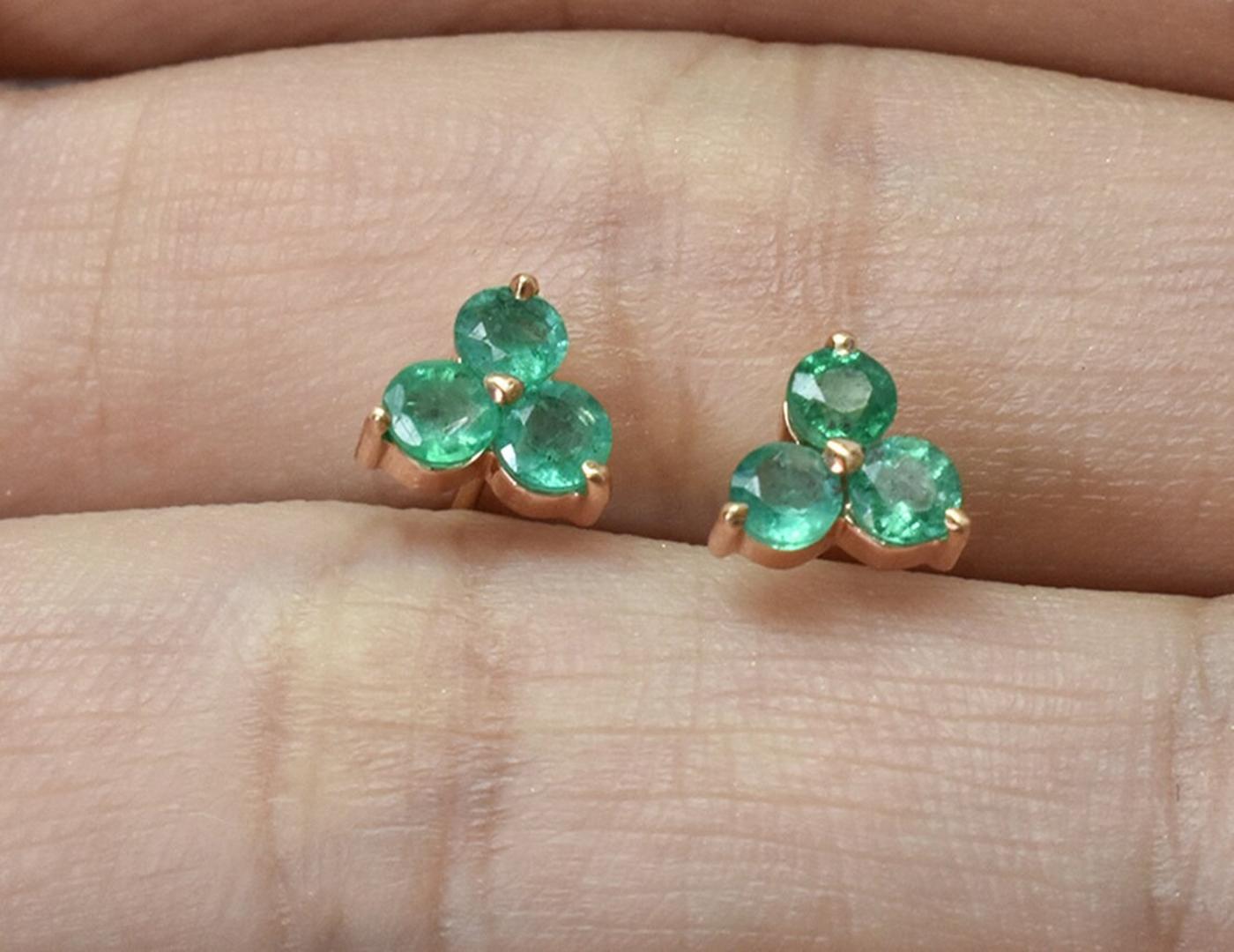 Modern 14K Gold Stud Emerald Floral Earrings Emerald Cluster Stud Earrings For Sale