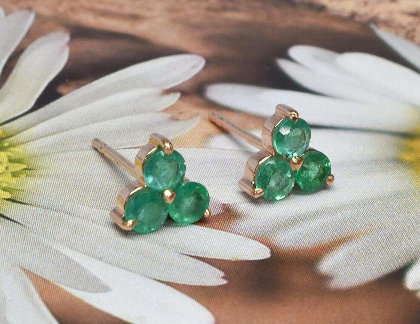 Round Cut 14K Gold Stud Emerald Floral Earrings Emerald Cluster Stud Earrings For Sale
