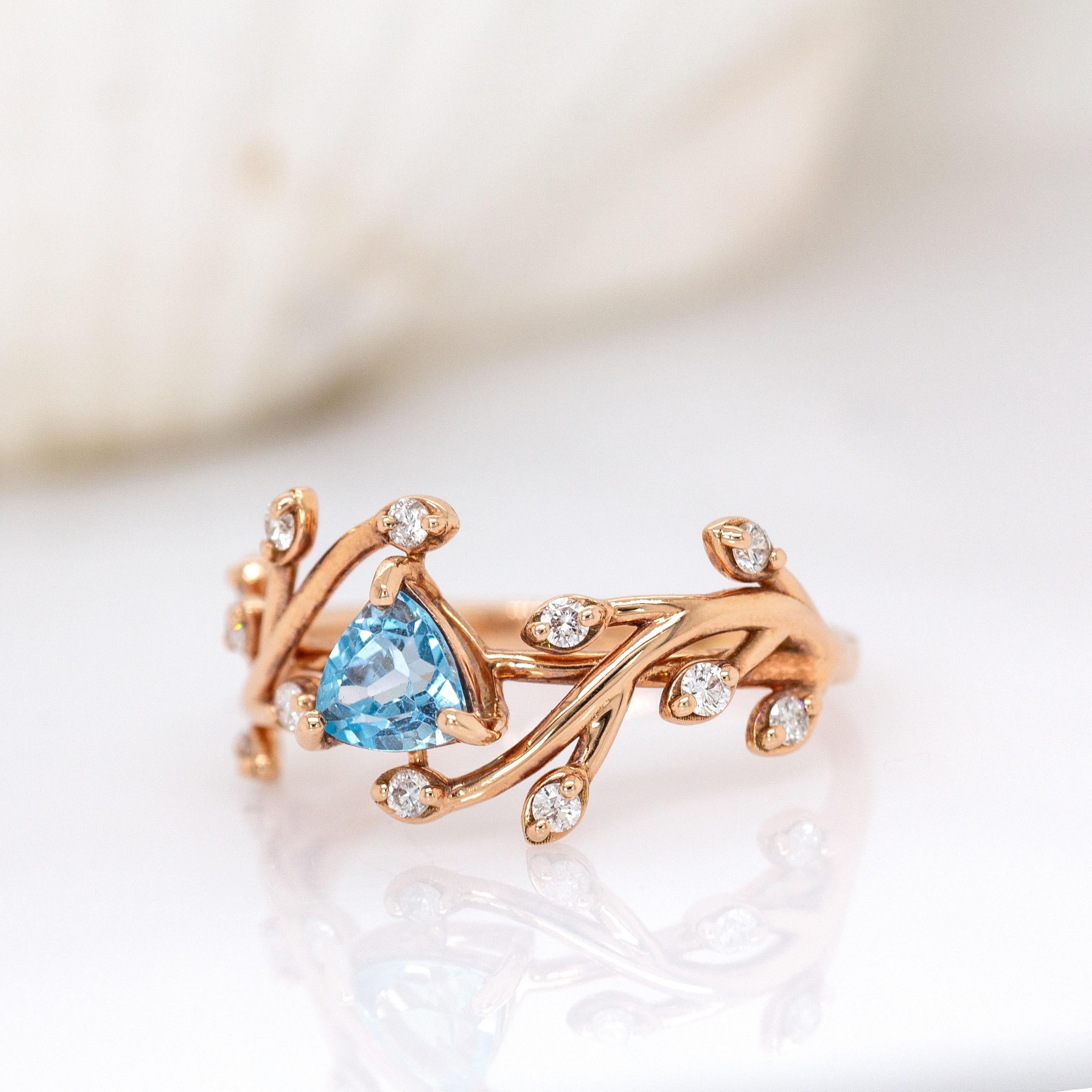 Taglio trillion Anello in oro rosa 14K con Topazio Blu Svizzero: Accenti di diamanti naturali, Gioielli di pregio in vendita