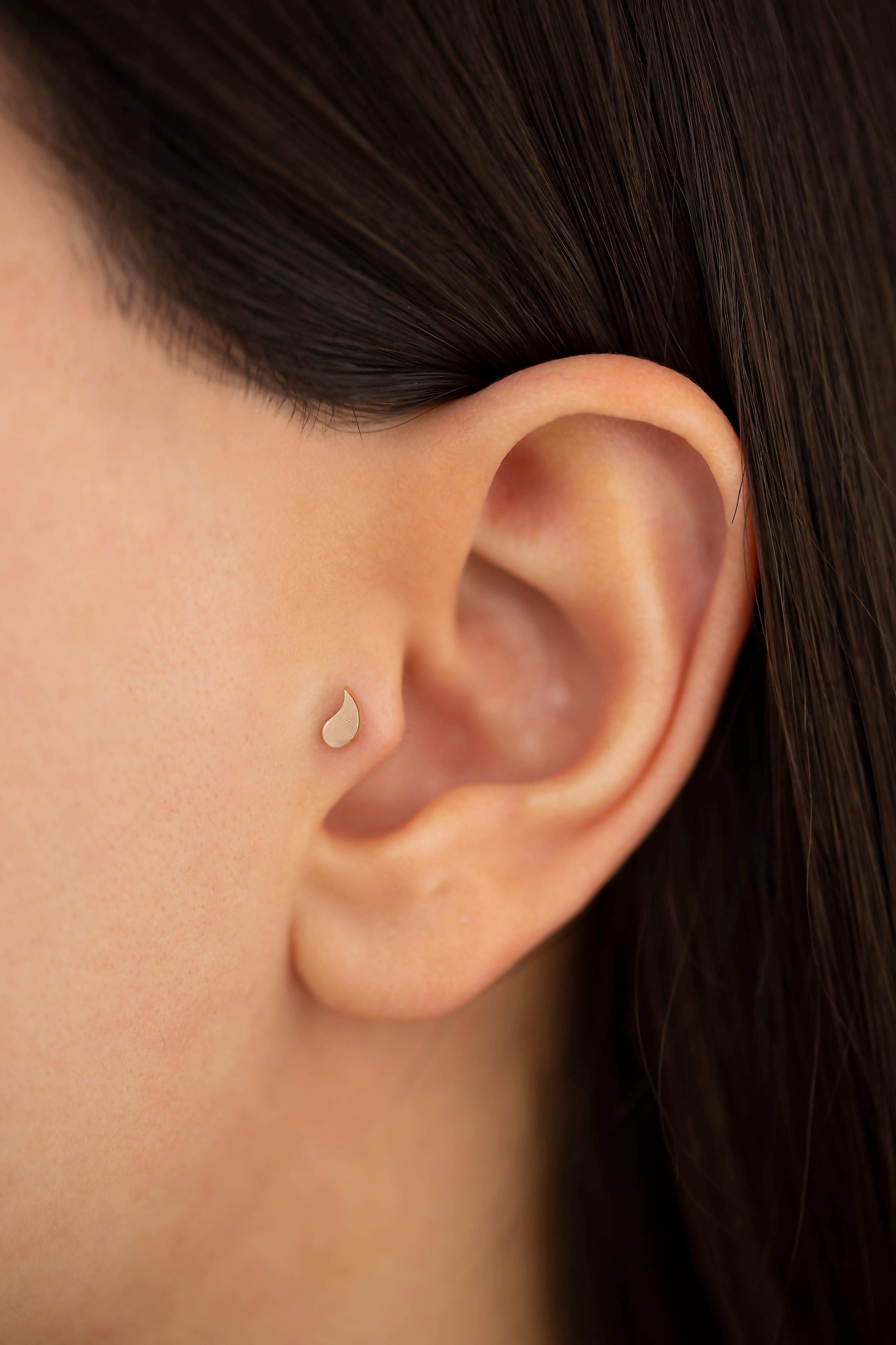 14K Rose Gold Tear Shape Piercing, Tear Drop Gold Stud Earring

You can use the piercing as an earring too! Also this piercing is suitable for tragus, nose, helix, lobe, flat, medusa, monreo, labret and stud.

This piercing was made with quality