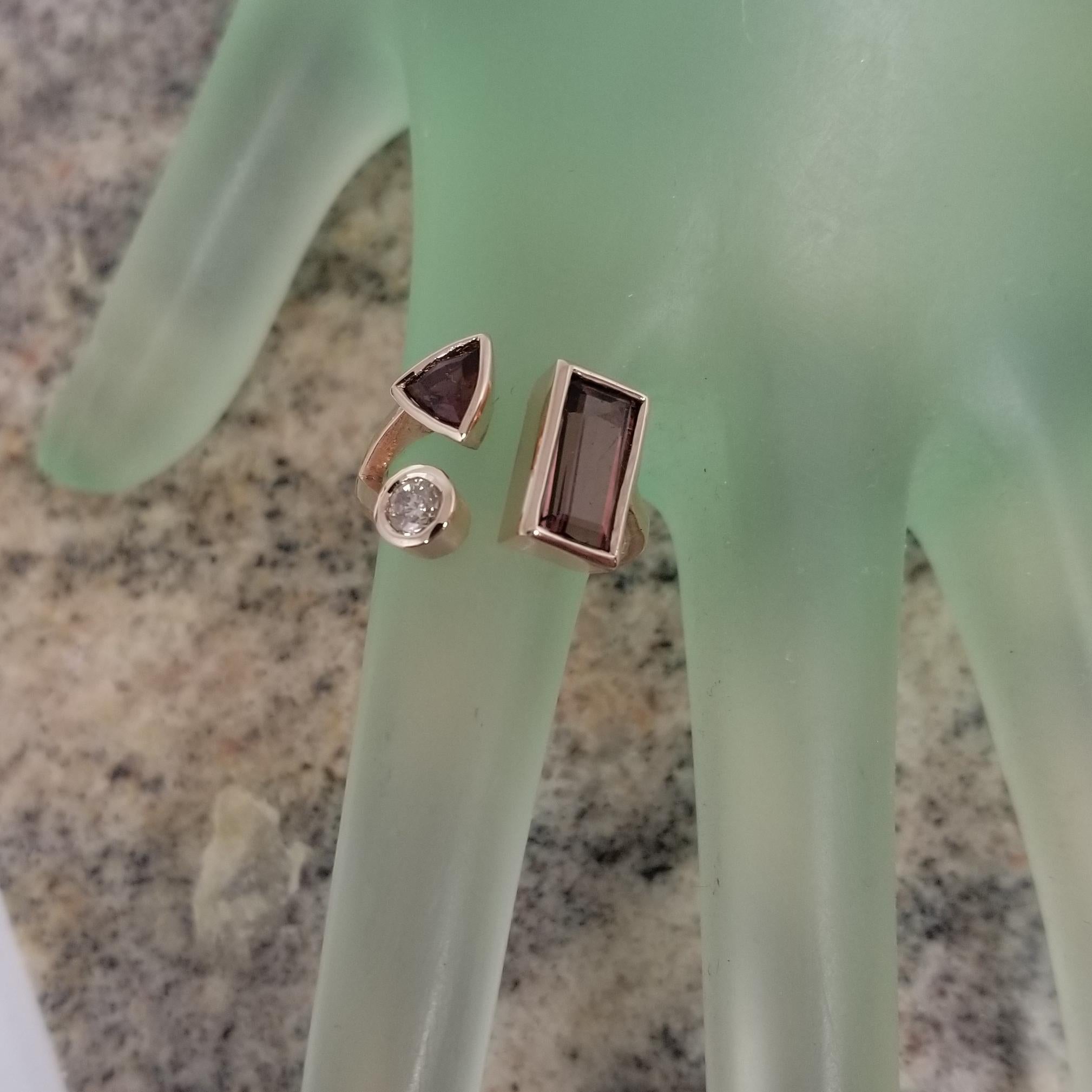 14K Rose Gold Tourmaline and Diamond Split Ring In New Condition In Los Angeles, CA