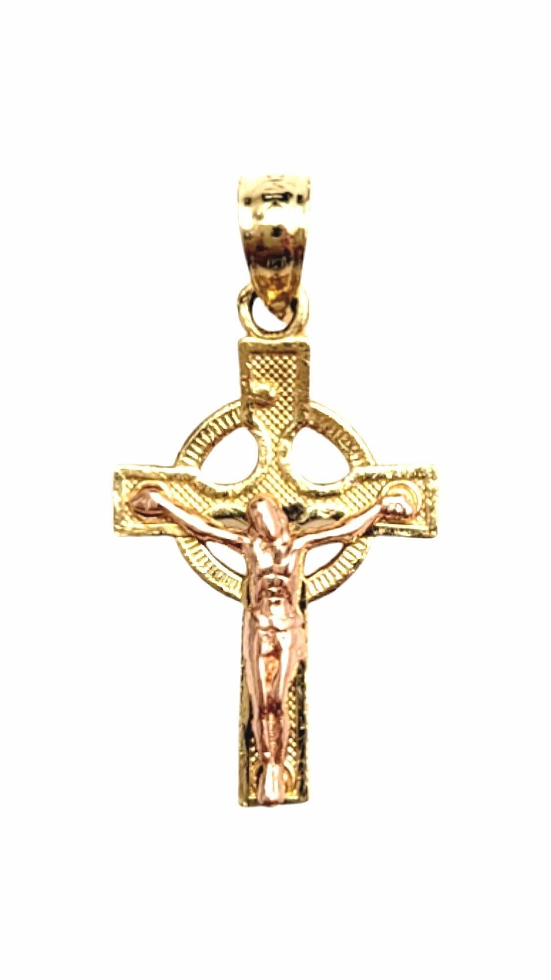 14K Rose Gold & Yellow Gold Celtic Crucifix Pendant-

This crucifix pendant is a meaningful accessory crafted in beautiful 14K rose and yellow gold.

Size: 20.10mm X 12.46mm X 1.61mm

Weight: 1.14 g/ 0.73 dwt

Hallmark: LAC 14K

Very good condition,