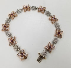 Bracelet floral en or rose-blanc 14 carats avec rubis et diamants