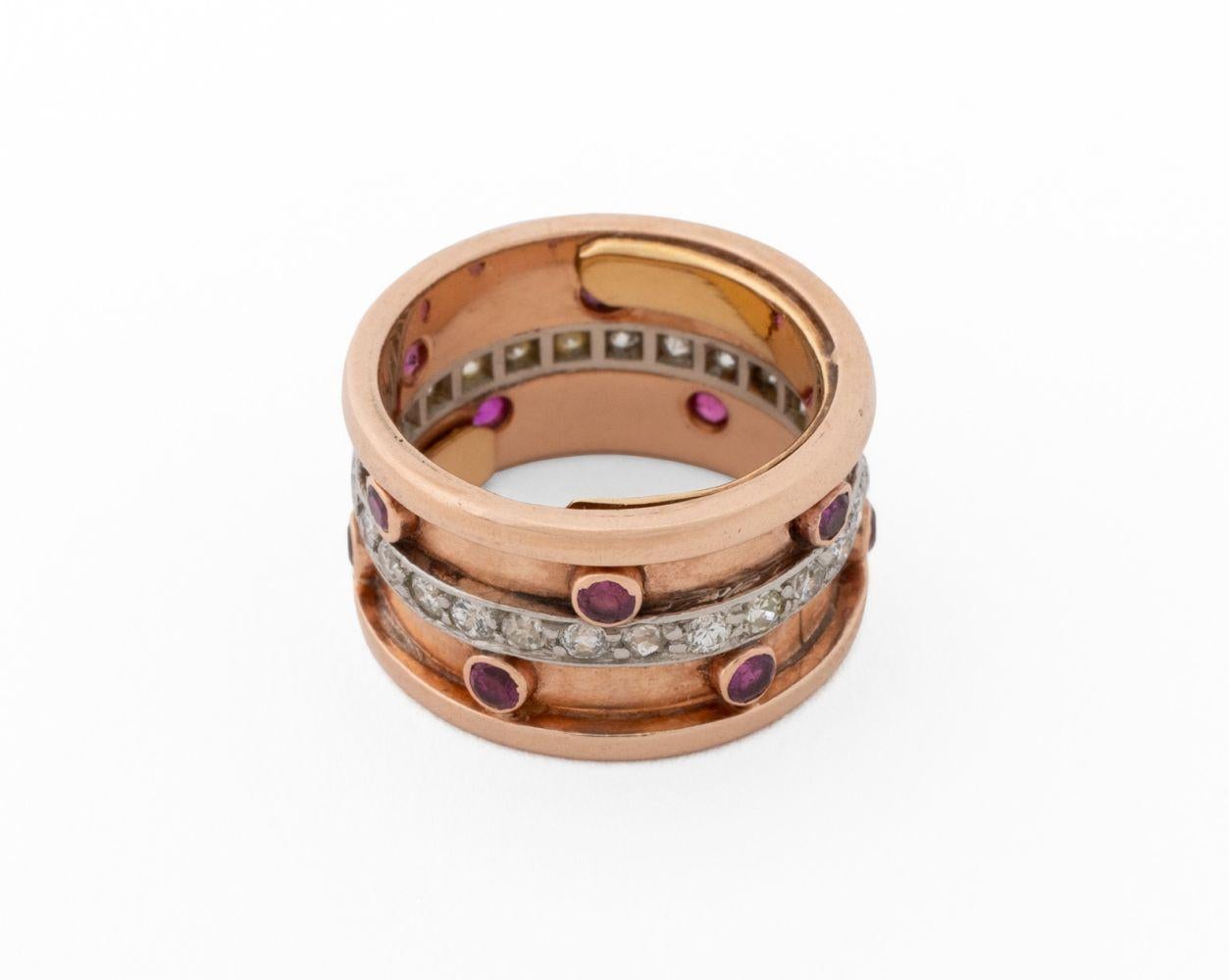 Taglio rotondo Fascia in oro rosa e bianco 14K con diamante e rubino in vendita