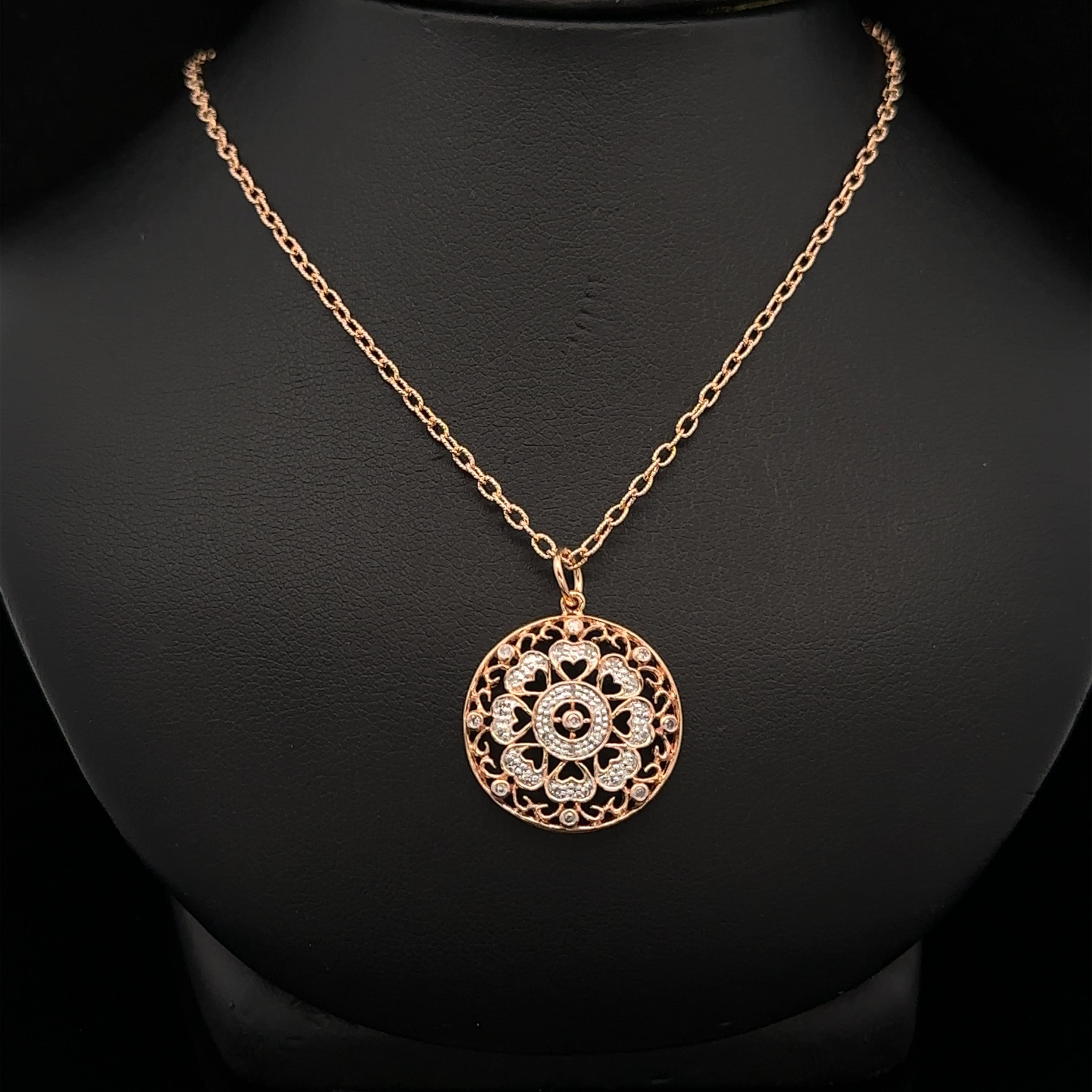 --Pierre(s) :...
(30) Diamants naturels authentiques - taille ronde et brillante - sertis en pavé et en chaton - belle couleur blanche et brillante - 0,10ctw (approx.)

MATERIAL : Or jaune rose 14k massif 
Poids : 5.33 grammes
Type de chaîne : 16