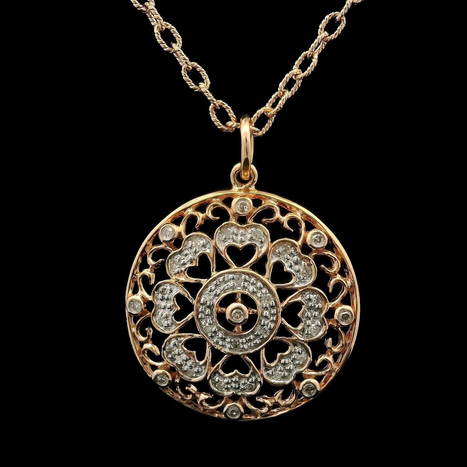 Collier en or jaune rose 14k avec pendentif disque ajouré en diamant 0.10ctw Excellent état - En vente à Montclair, NJ
