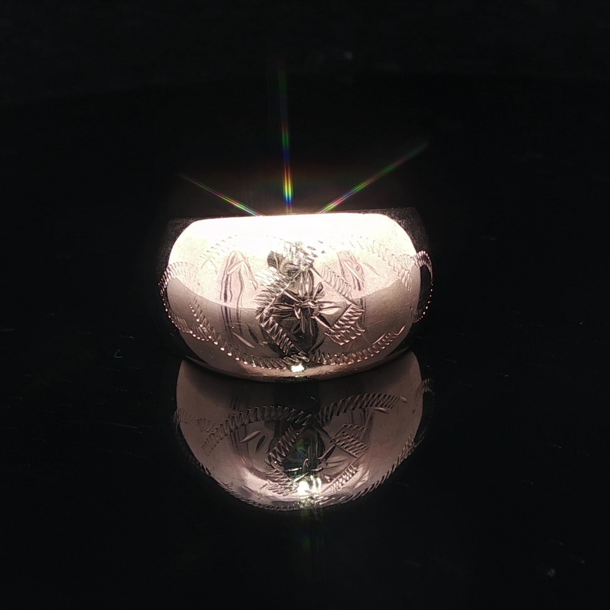 Anello a fascia larga a sigaro in oro giallo rosato 14k con finitura lucida, inciso a mano e a cupola in vendita 4