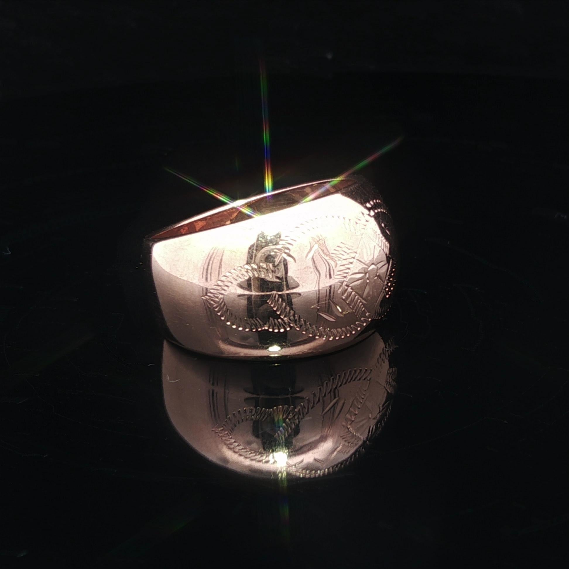 Anello a fascia larga a sigaro in oro giallo rosato 14k con finitura lucida, inciso a mano e a cupola in vendita 5