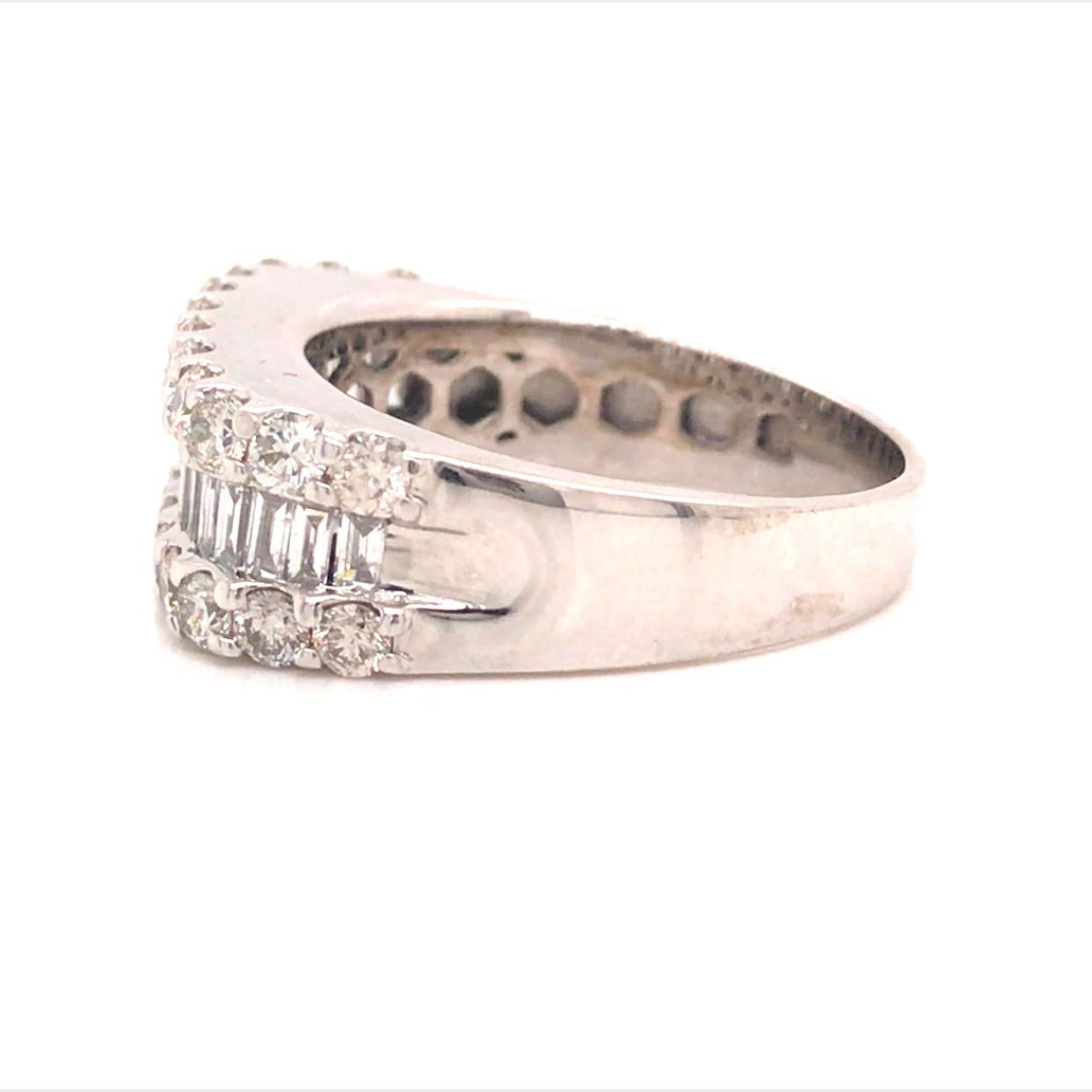 14K Round and Baguette Diamond Band White Gold In Excellent Condition For Sale In Boca Raton, FL