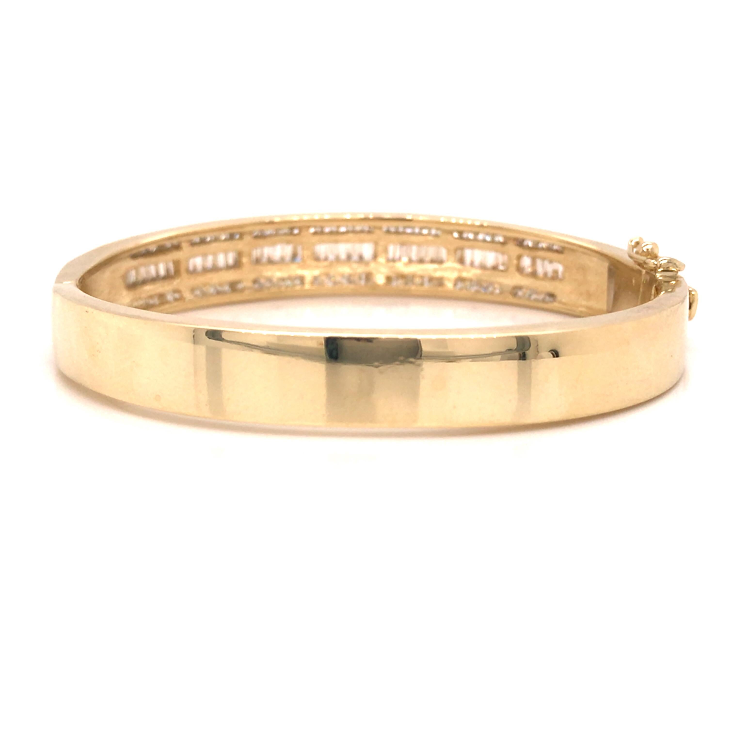 14K Round and Baguette Diamond Bangle Bracelet Yellow Gold In Good Condition For Sale In Boca Raton, FL