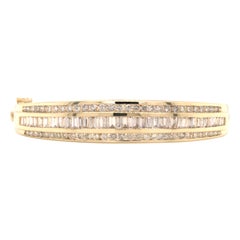 Armreif aus 14 Karat Gelbgold mit runden und Baguette-Diamanten