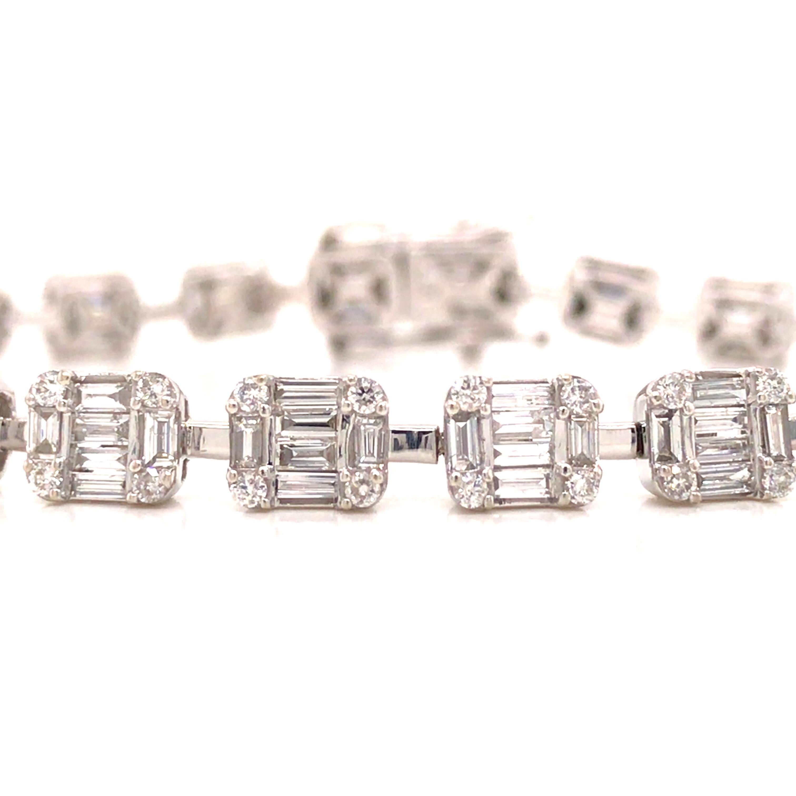 14K Round and Baguette Diamond Bracelet White Gold In New Condition For Sale In Boca Raton, FL
