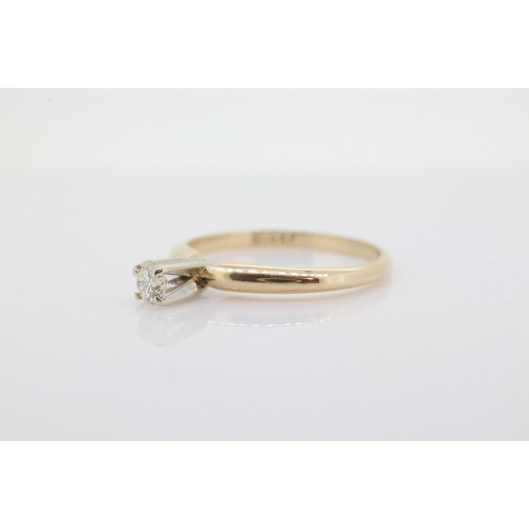 Anillo solitario de diamante redondo de 14k . Pequeño anillo de compromiso de diamantes de 0,17 ct. Alta en venta 3