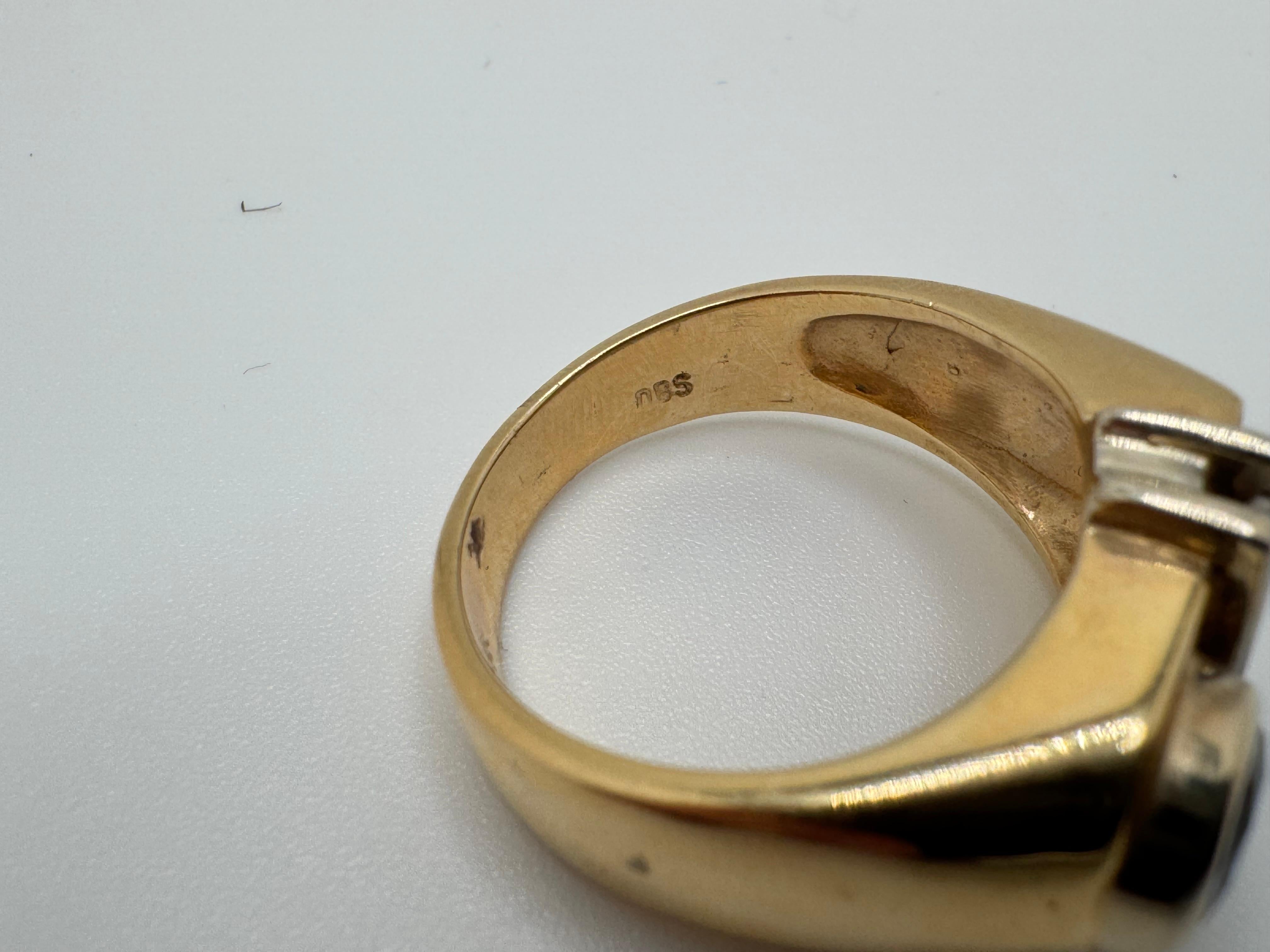 Taglio rotondo Anello con zaffiro rotondo e 3 diamanti 14K in vendita