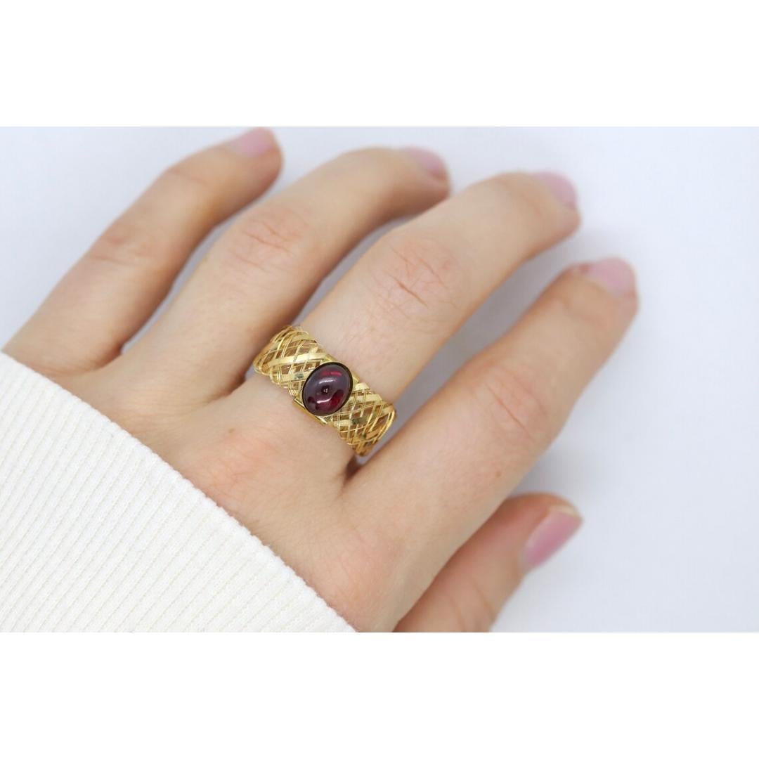 Vintage from the 1970s
Materials: Gold
Gemstone: Tourmaline
Gem color: Red

Band color: Gold

Very unique TOURMALINE ring. Red Rubellite Tourmaline set into an 14k bezel and Mesh shank. Will work splendid on any finger.

Details:
1.4 grams
9mm wide