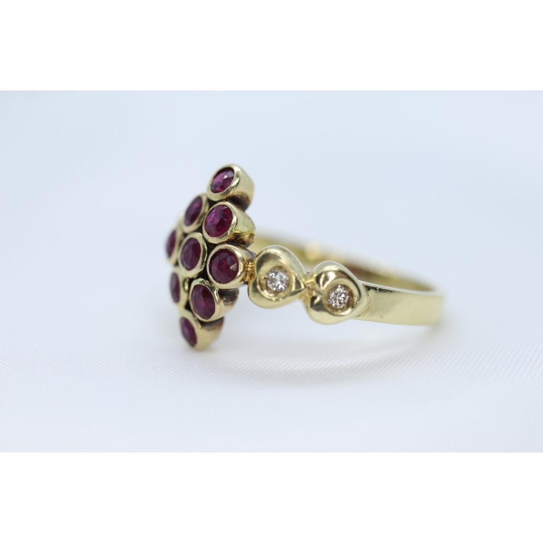 Bague en or jaune 14k avec rubis et diamants. Bague en or jaune 14k 585 sertie de diamants et de rubis Pour femmes en vente