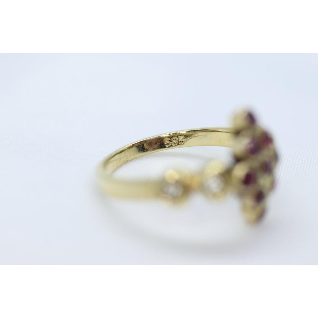Bague en or jaune 14k avec rubis et diamants. Bague en or jaune 14k 585 sertie de diamants et de rubis en vente 1