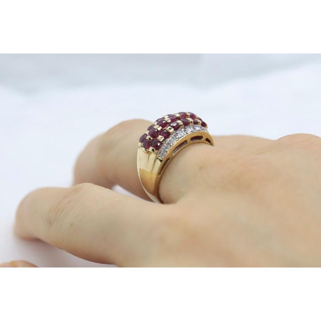 14k Rubin und Diamant breiter, mit Cluster verzierter Ring. 14k Gelbgold und Diamant 3