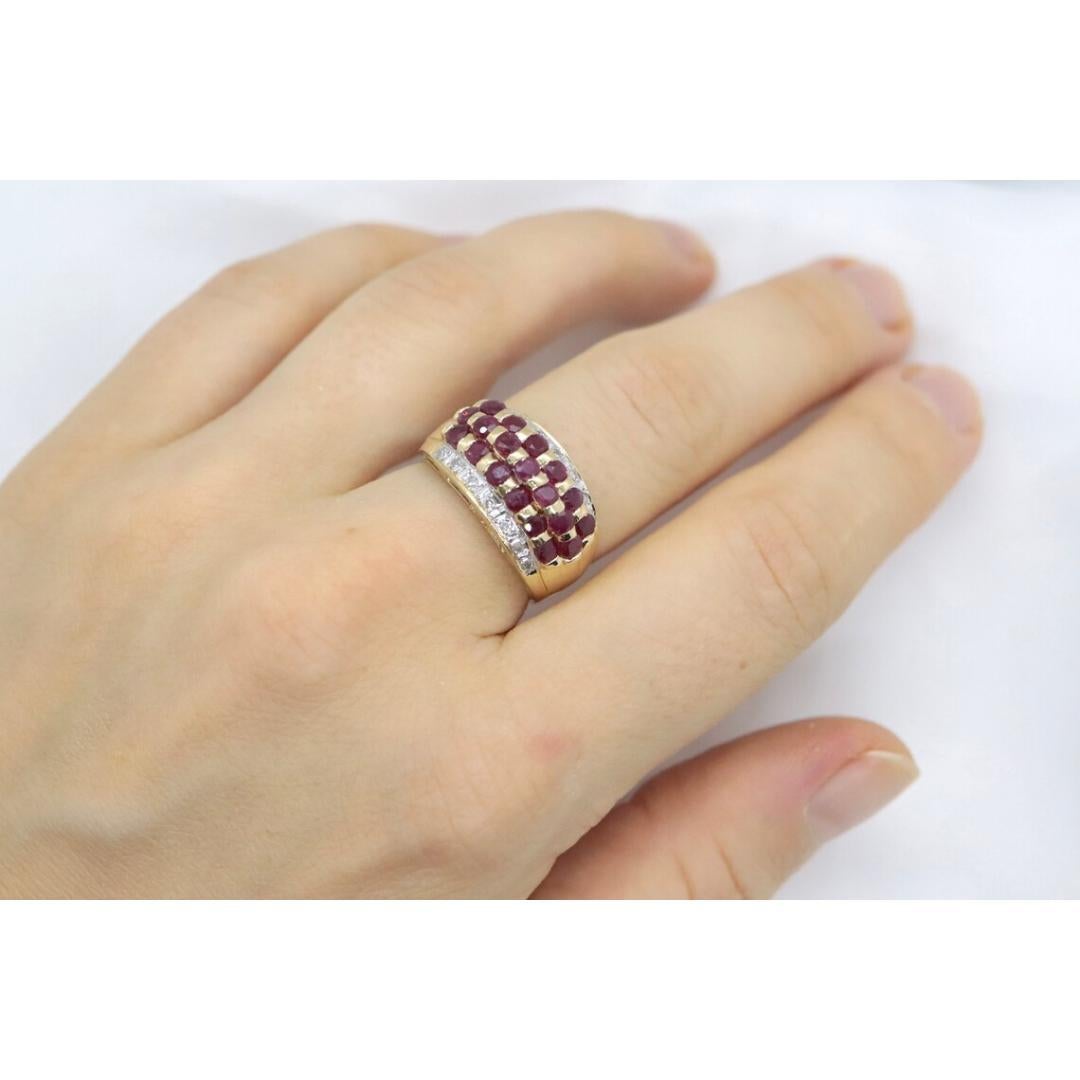 14k Rubin und Diamant breiter, mit Cluster verzierter Ring. 14k Gelbgold und Diamant 5